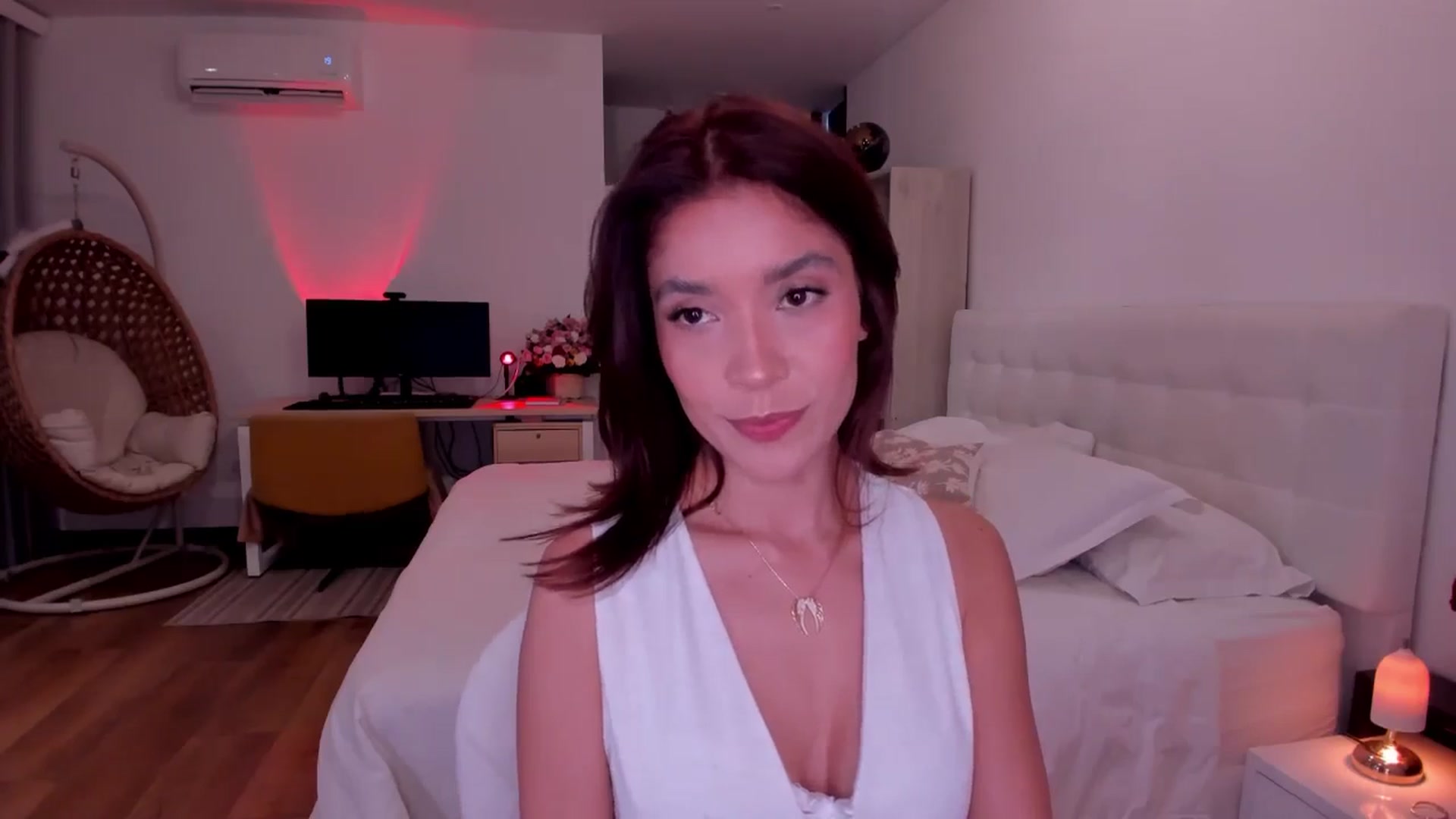 Gallery image thumbnail from Lore_23's myfreecams stream on, 06/05/2024, 17:30 image 13 of 20
