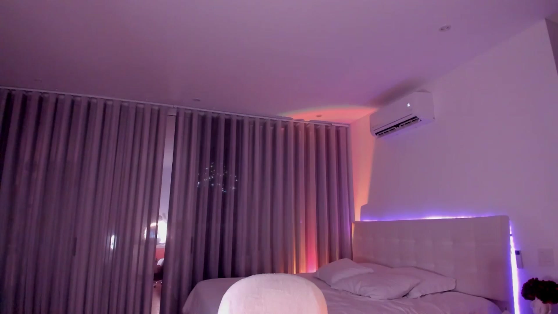 Gallery image thumbnail from Lore_23's myfreecams stream on, 08/13/2024, 02:50 image 6 of 20