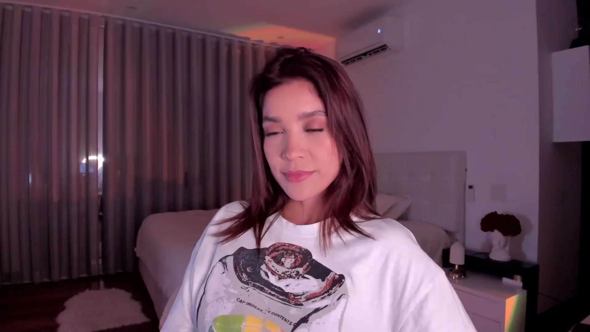 Gallery image thumbnail from Lore_23's myfreecams stream on, 08/16/2024, 05:01 image 5 of 20