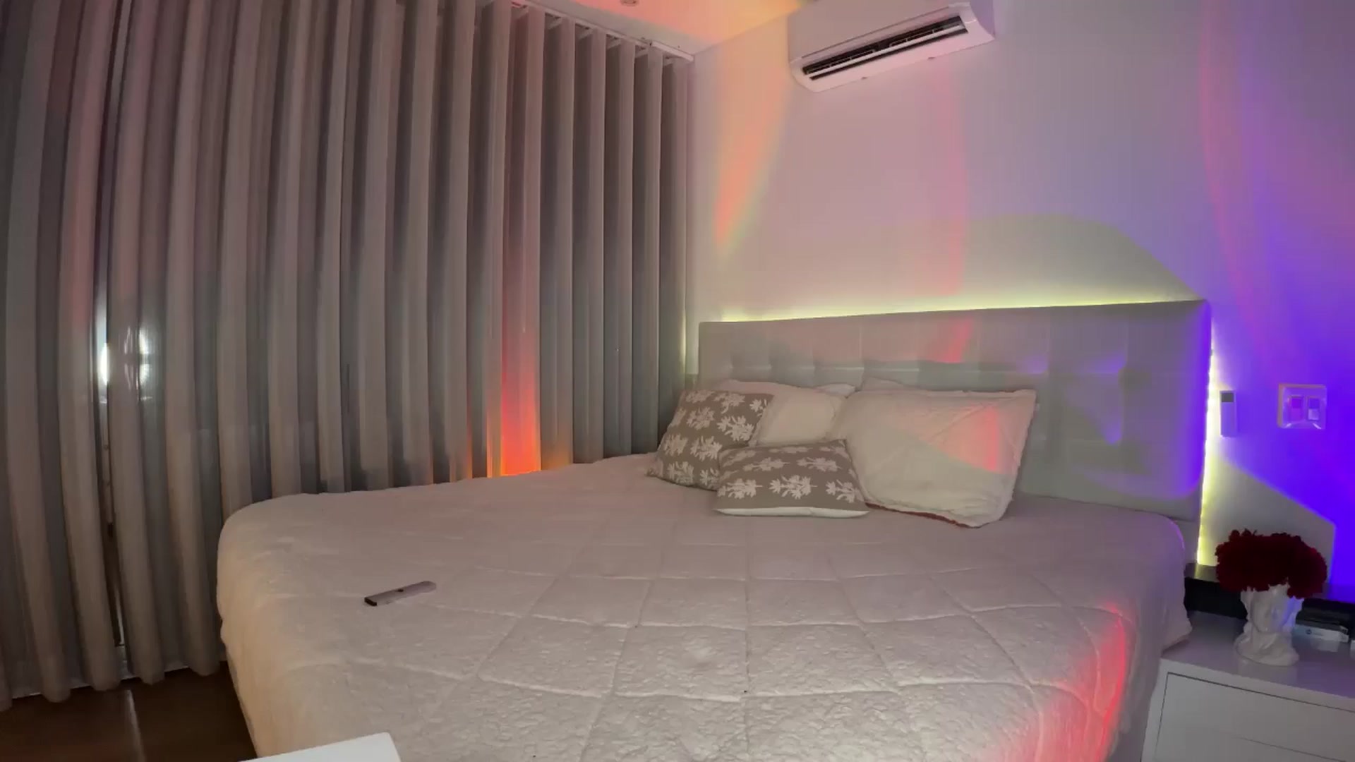 Gallery image thumbnail from Lore_23's myfreecams stream on, 08/31/2024, 07:43 image 19 of 20