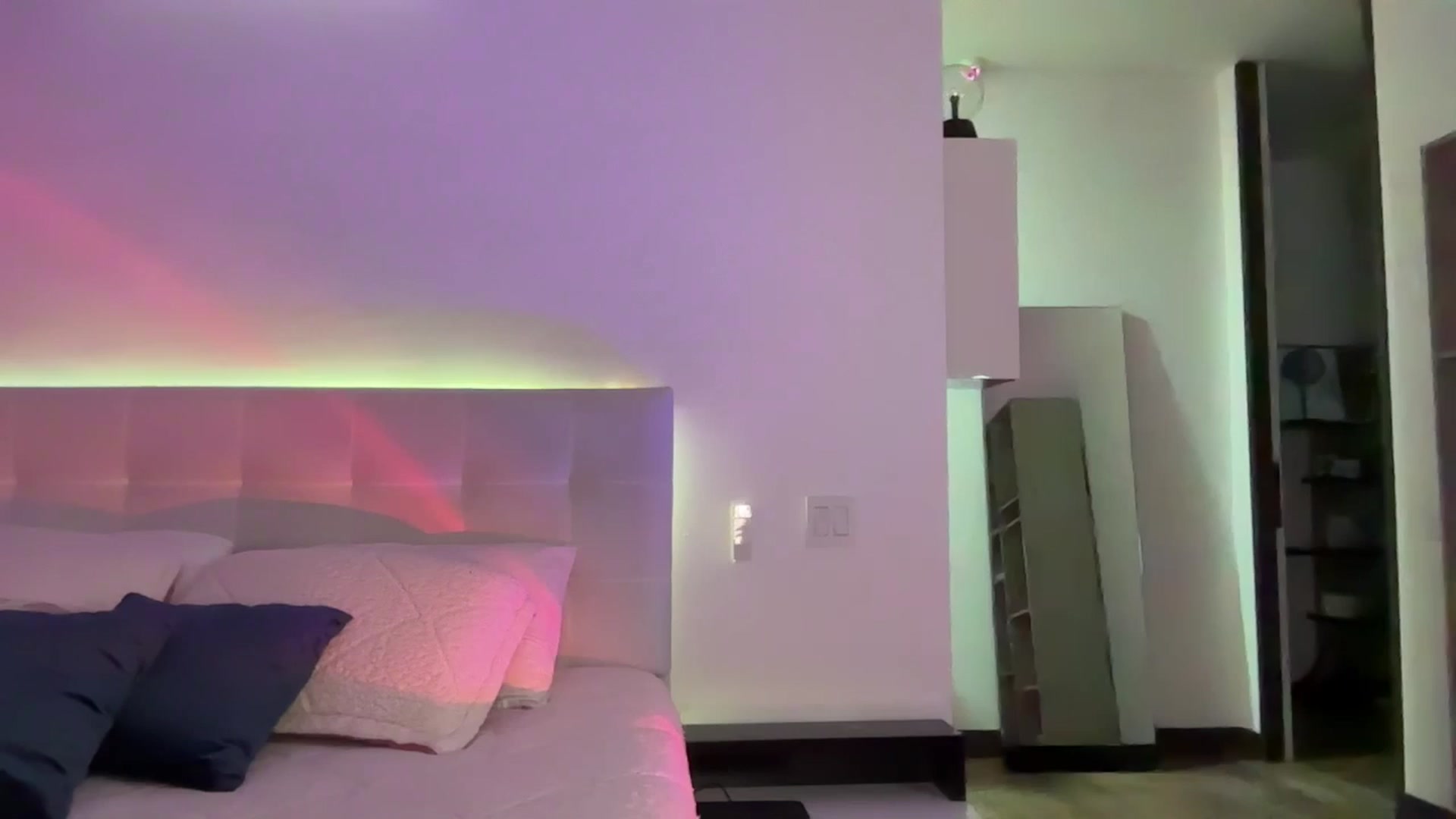 Gallery image thumbnail from Lore_23's myfreecams stream on, 10/10/2024, 02:28 image 11 of 20