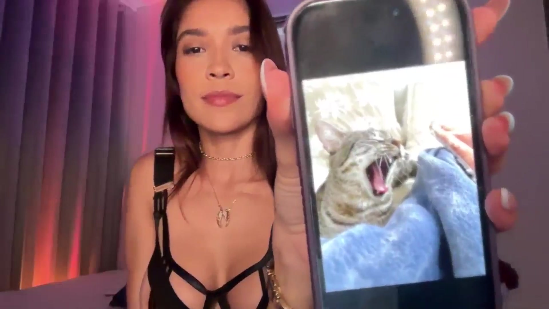 Gallery image thumbnail from Lore_23's myfreecams stream on, 10/11/2024, 24:02 image 12 of 20