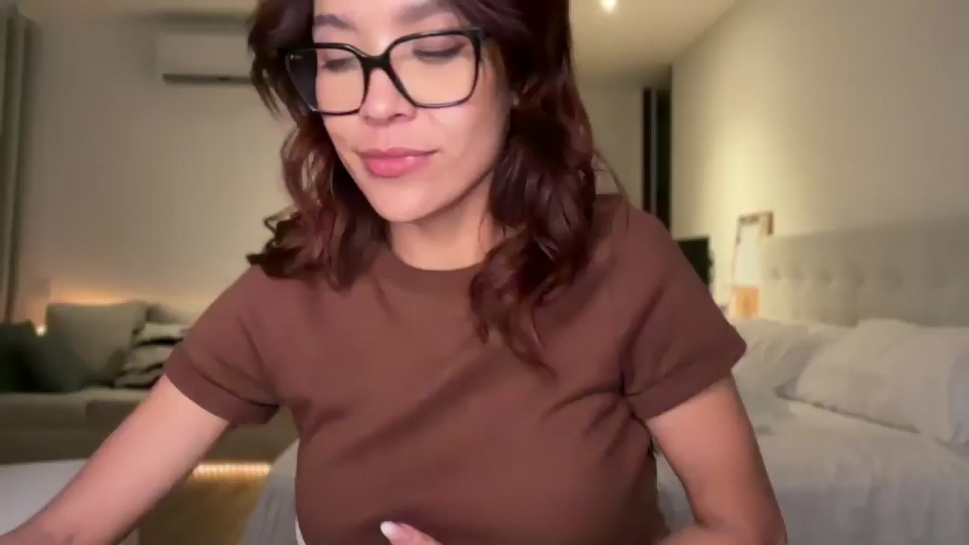 Gallery image thumbnail from Lore_23's myfreecams stream on, 05/27/2025, 08:08 image 18 of 20