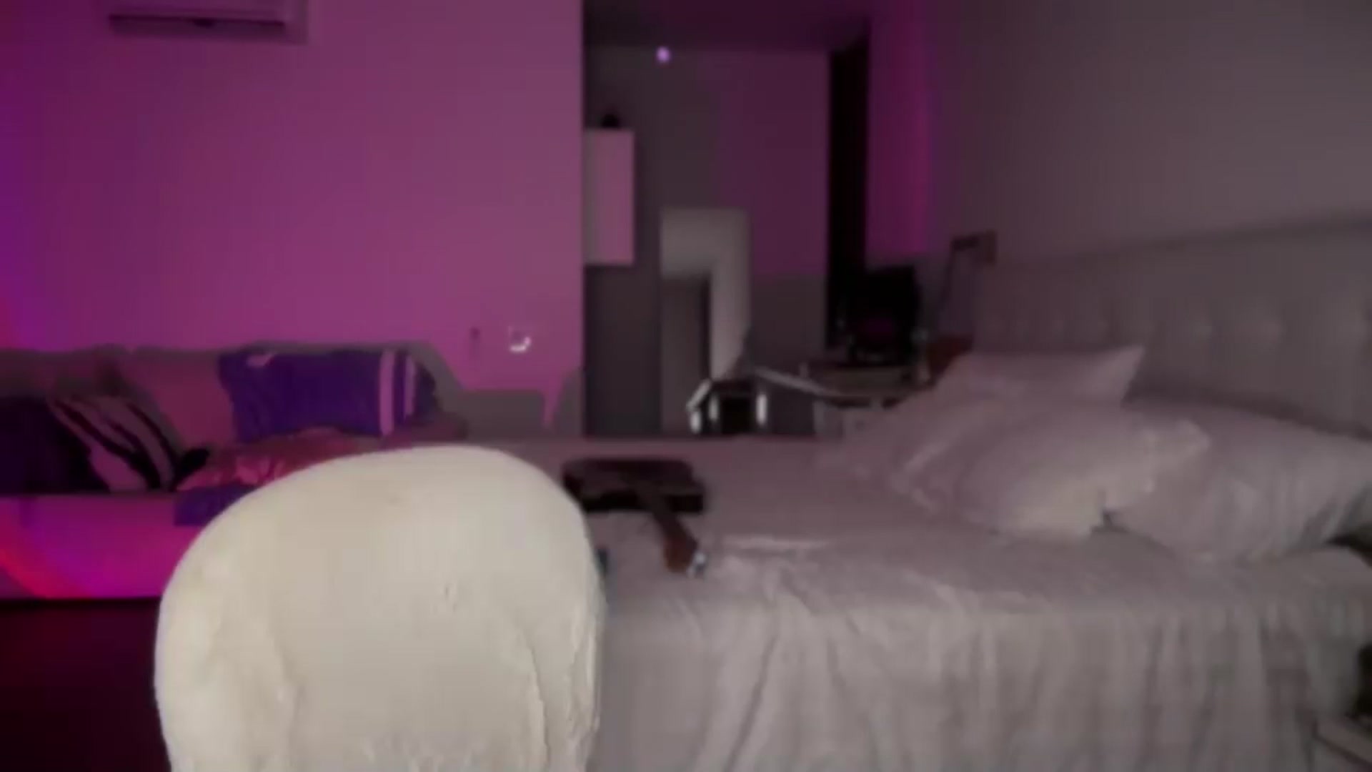 Gallery image thumbnail from Lore_23's myfreecams stream on, 06/07/2025, 10:50 image 15 of 20