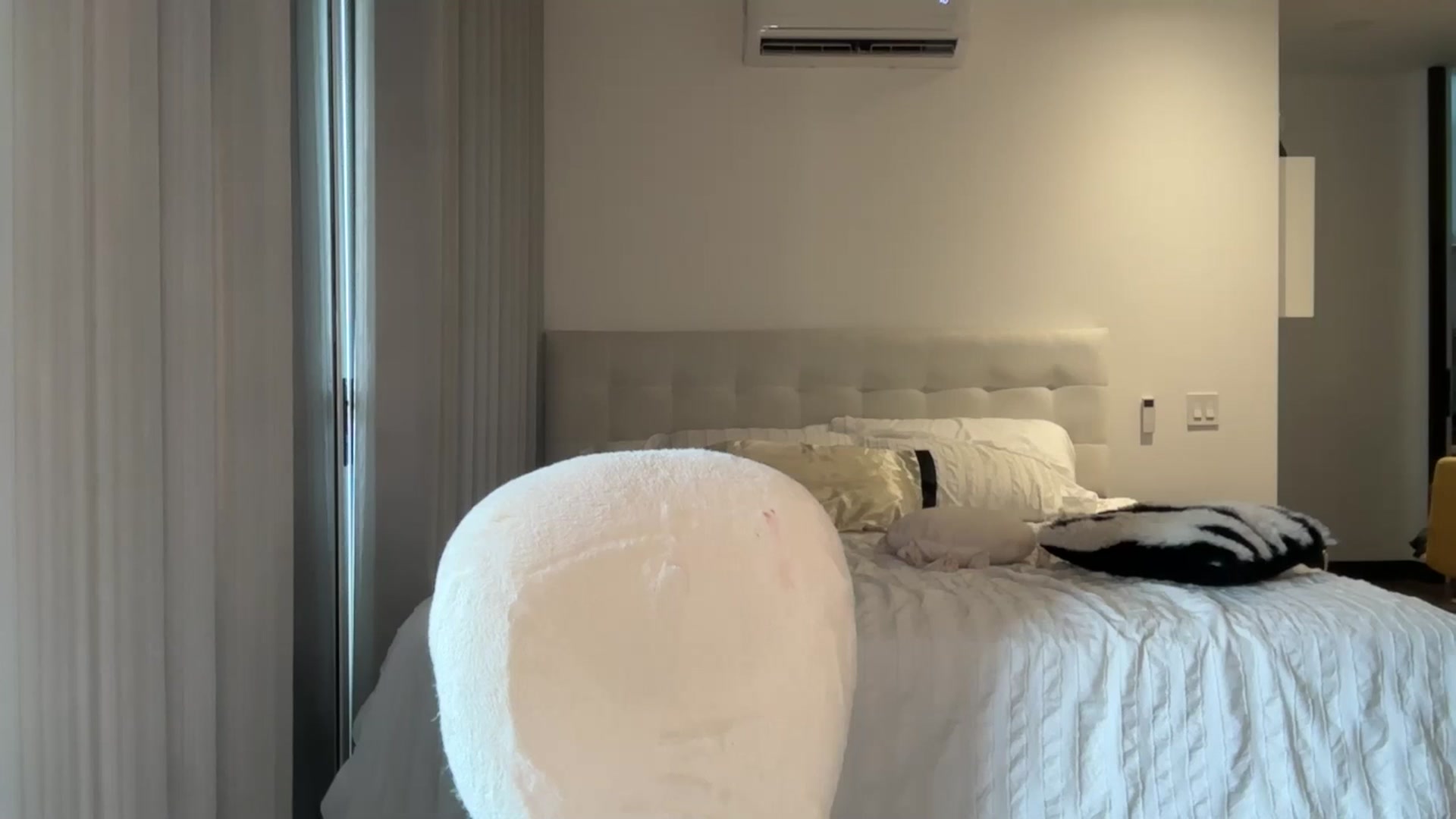 Gallery image thumbnail from Lore_23's myfreecams stream on, 09/23/2025, 18:40 image 19 of 20