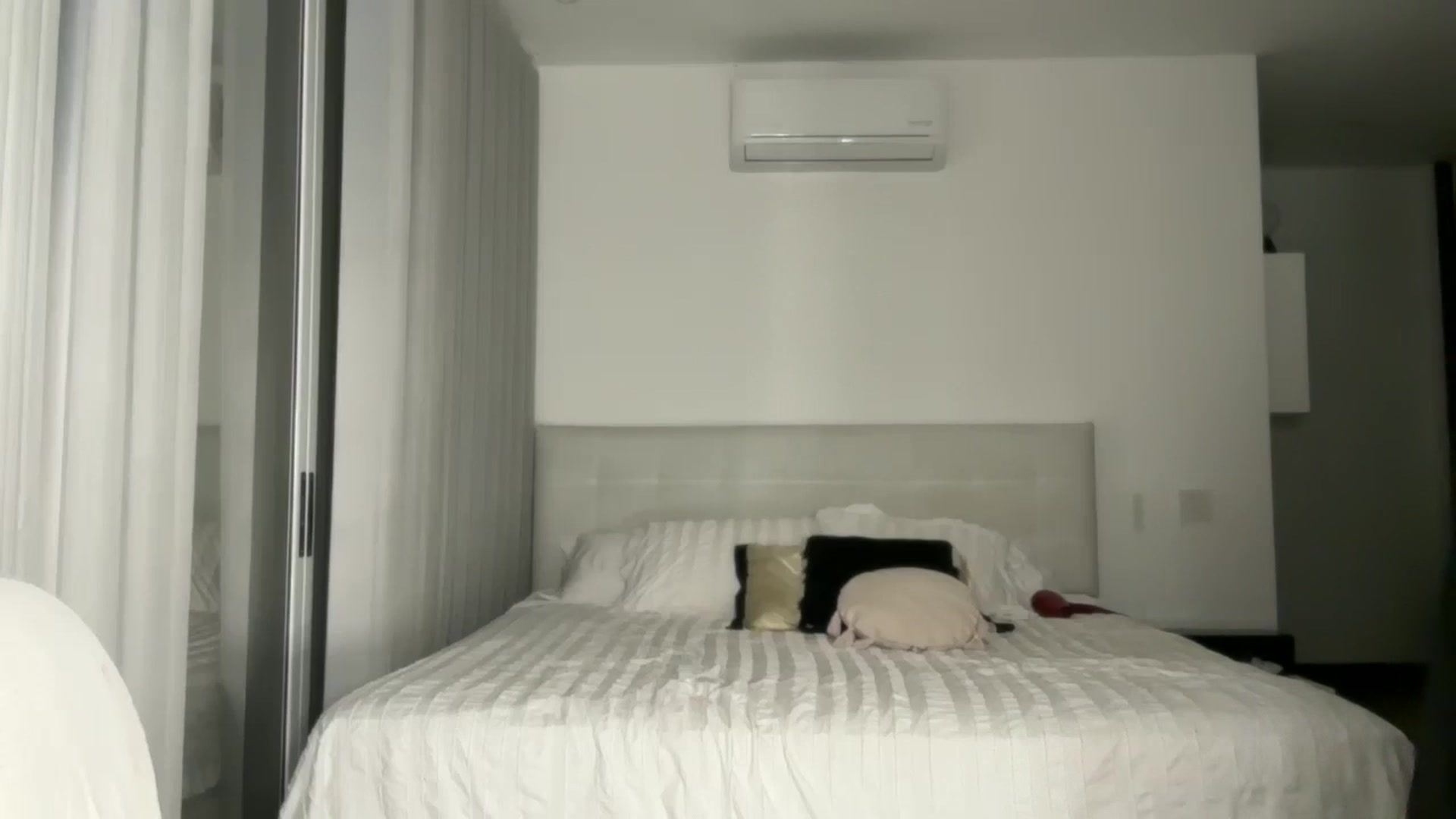 Gallery image thumbnail from Lore_23's myfreecams stream on, 10/01/2025, 06:00 image 4 of 20