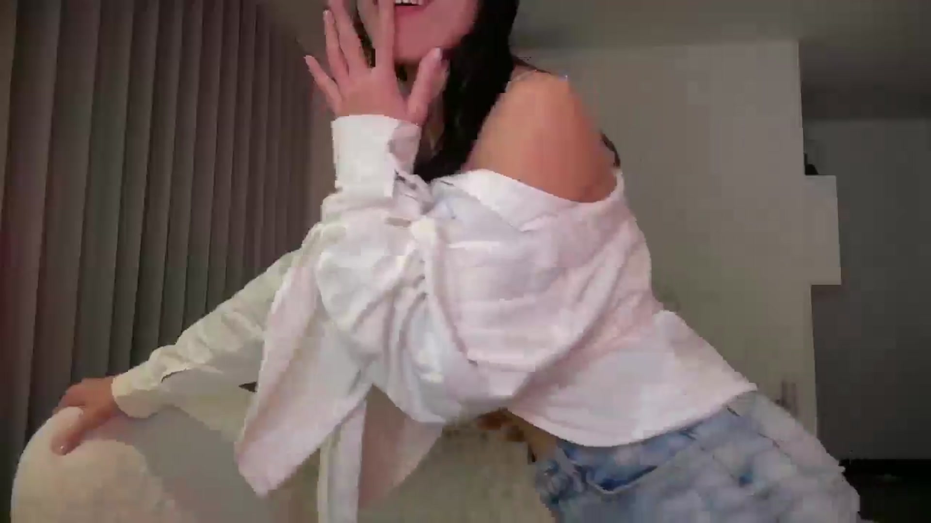 Gallery image thumbnail from Lore_23's myfreecams stream on, 01/24/2026, 08:18 image 12 of 20
