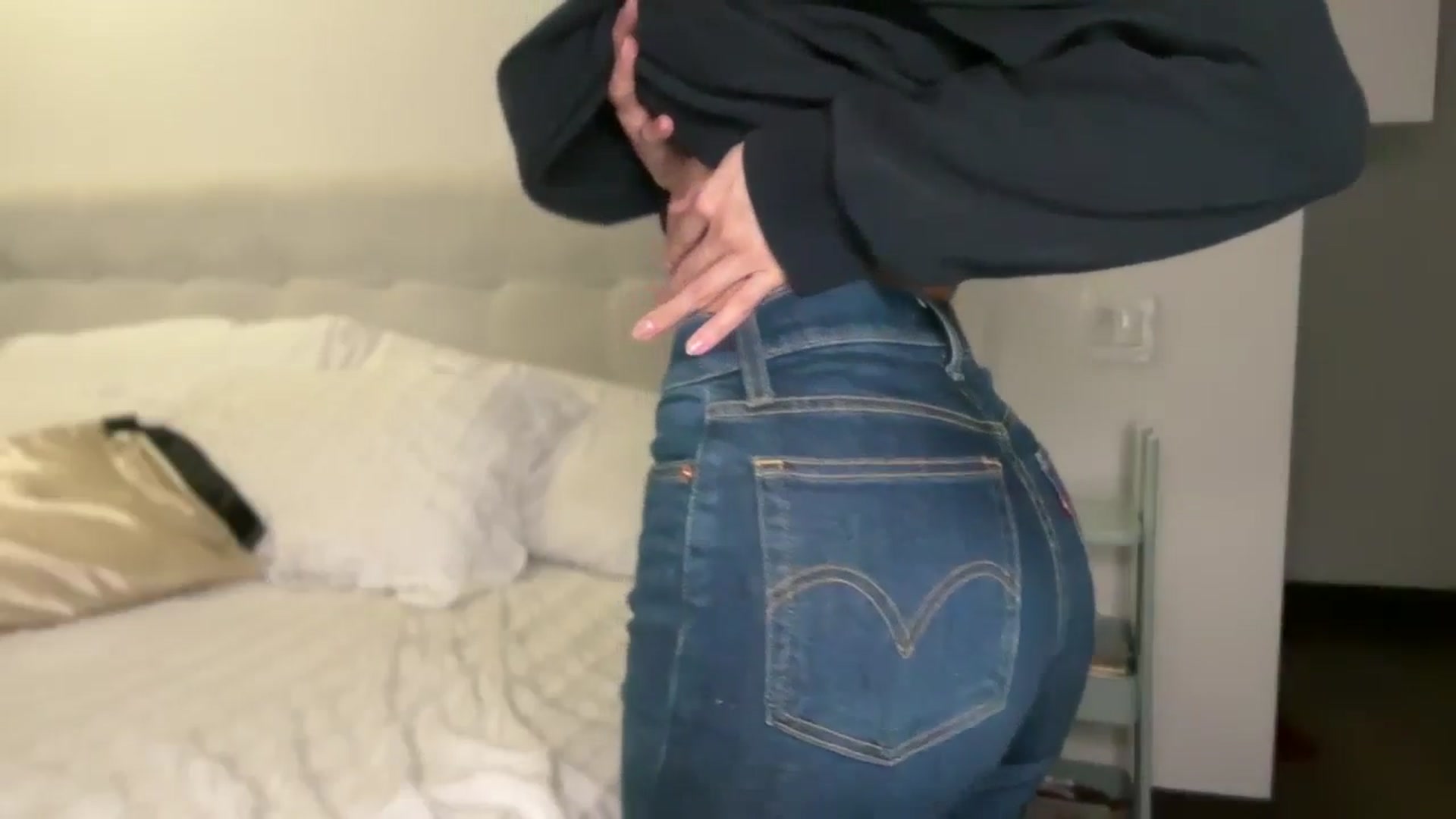 Gallery image thumbnail from Lore_23's myfreecams stream on, 01/26/2026, 08:35 image 5 of 20