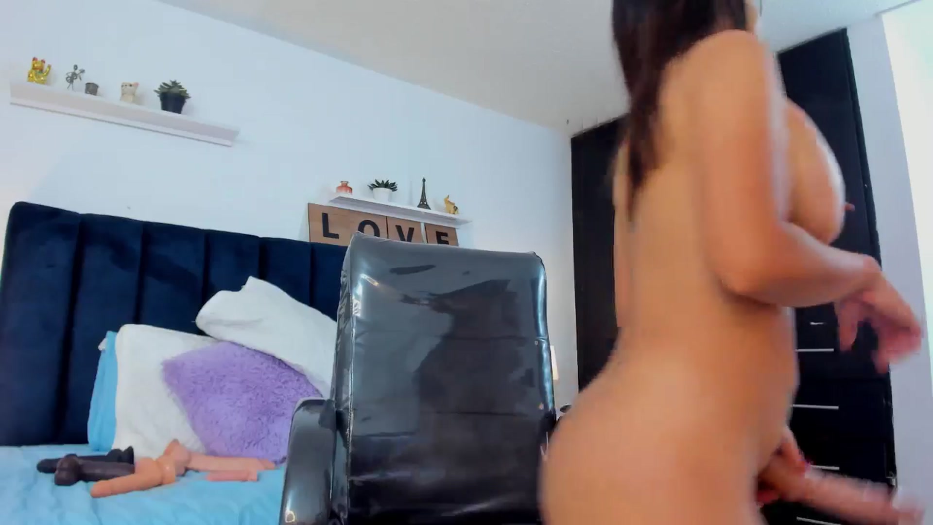 Gallery image thumbnail from Lore_dool's myfreecams stream on, 05/24/2024, 20:18 image 20 of 20