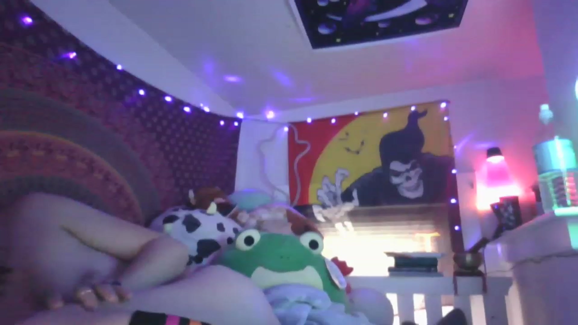 Gallery image thumbnail from Lorelei555's myfreecams stream on, 12/11/2022, 18:16 image 18 of 20