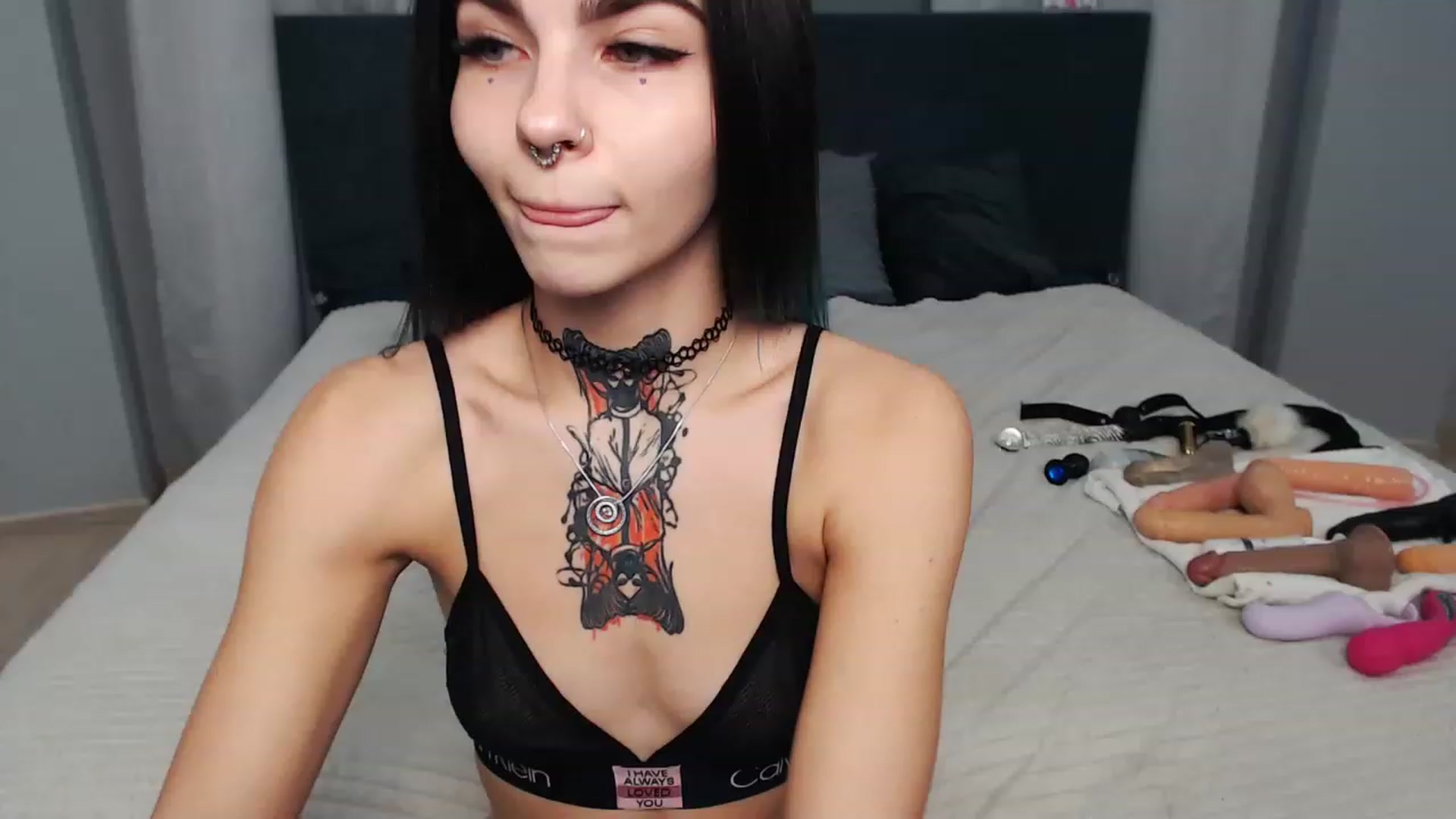 Gallery image thumbnail from Loren_Ray's myfreecams stream on, 11/17/2022, 07:27 image 7 of 20