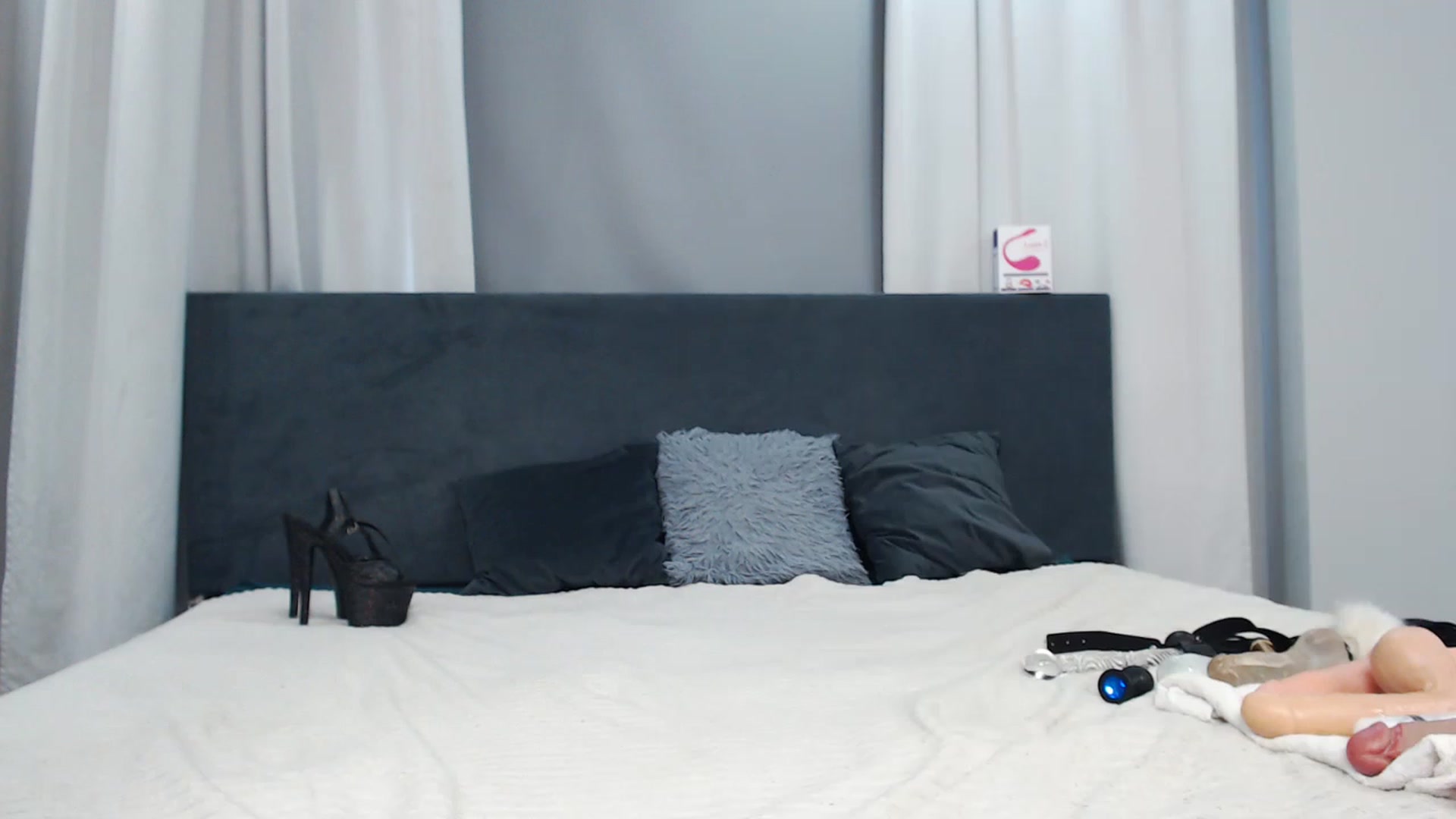 Gallery image thumbnail from Loren_Ray's myfreecams stream on, 11/17/2022, 07:27 image 12 of 20