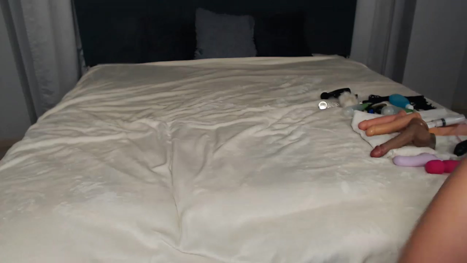 Gallery image thumbnail from Loren_Ray's myfreecams stream on, 11/27/2022, 10:35 image 13 of 20