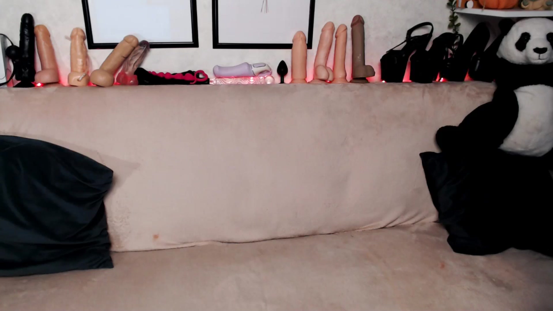 Gallery image thumbnail from Loren_Ray's myfreecams stream on, 06/06/2025, 14:37 image 3 of 20