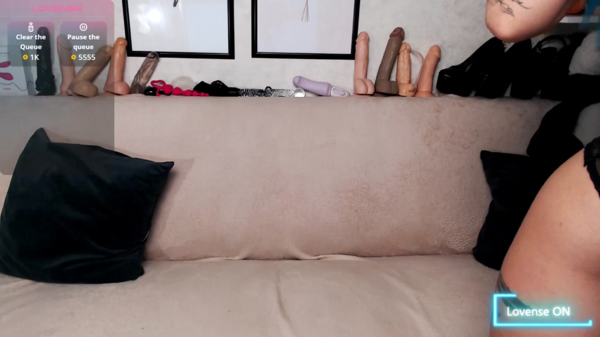 Gallery image thumbnail from Loren_Ray's myfreecams stream on, 08/27/2025, 14:22 image 13 of 20