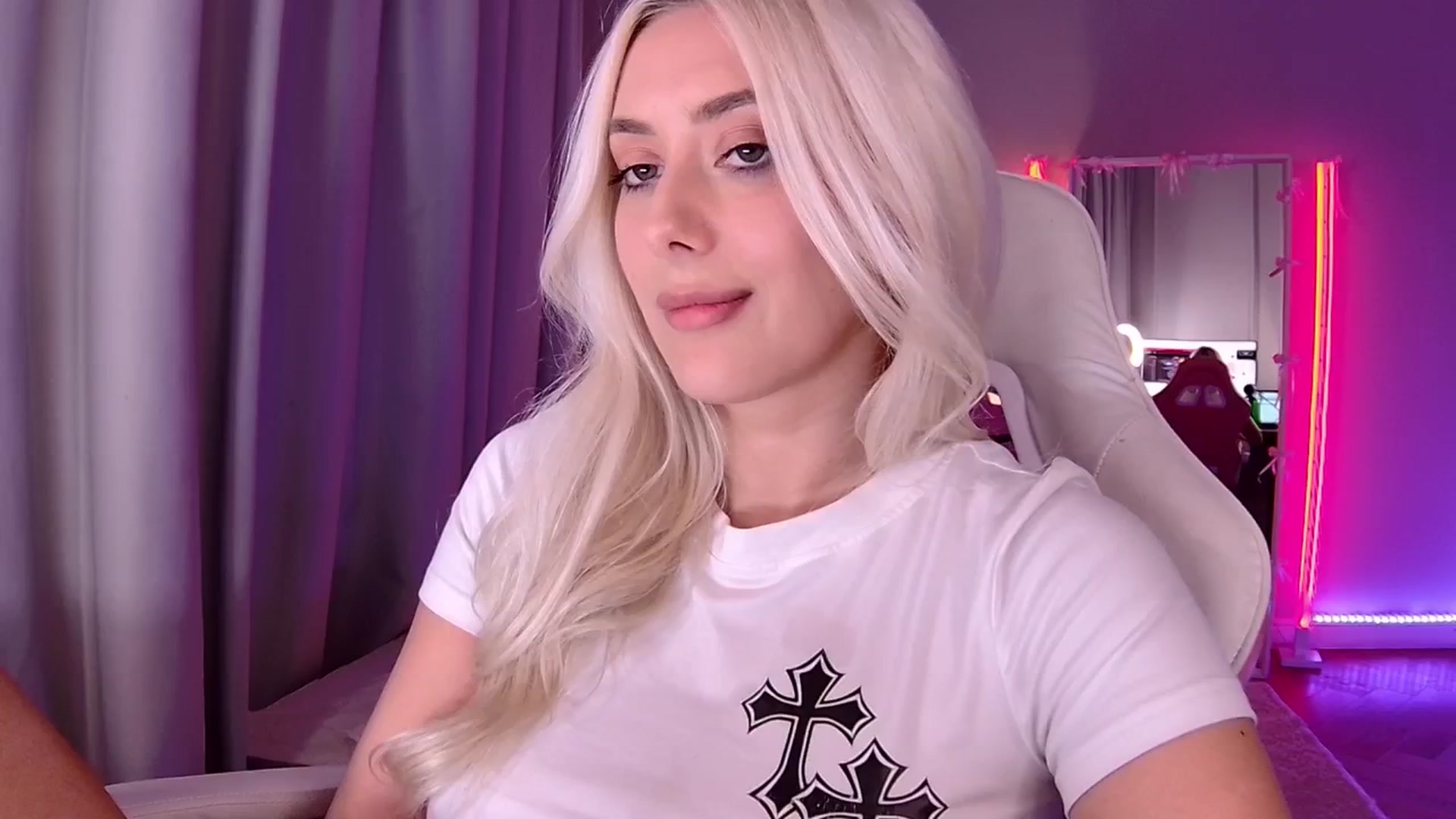 Gallery image thumbnail from Loren_Wood's myfreecams stream on, 04/05/2026, 18:53 image 11 of 20