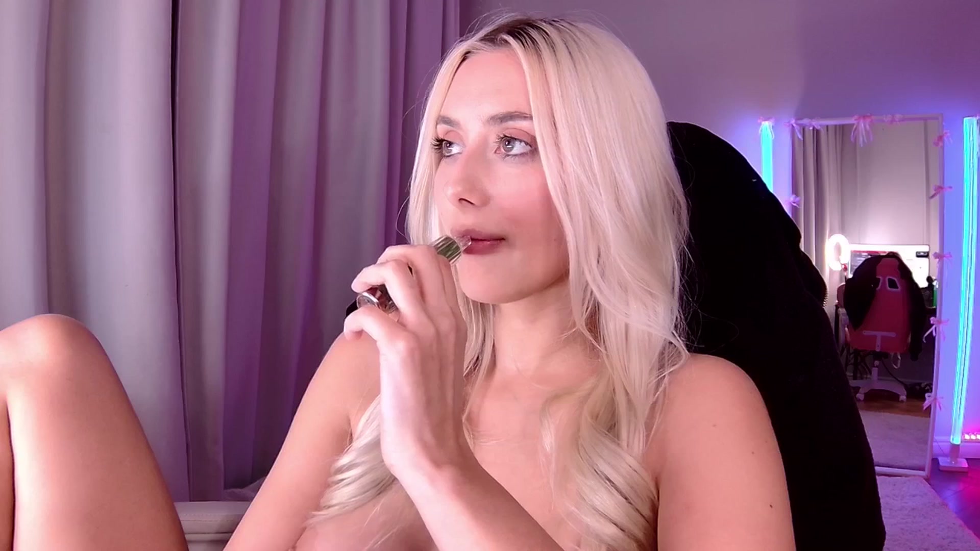 Gallery image thumbnail from Loren_Wood's myfreecams stream on, 04/10/2026, 18:53 image 20 of 20