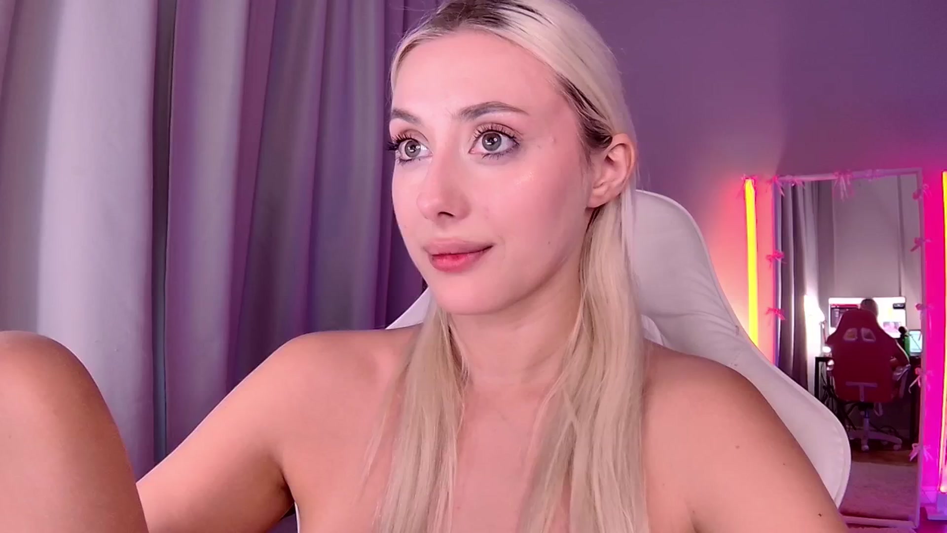 Gallery image thumbnail from Loren_Wood's myfreecams stream on, 04/16/2026, 17:38 image 10 of 20