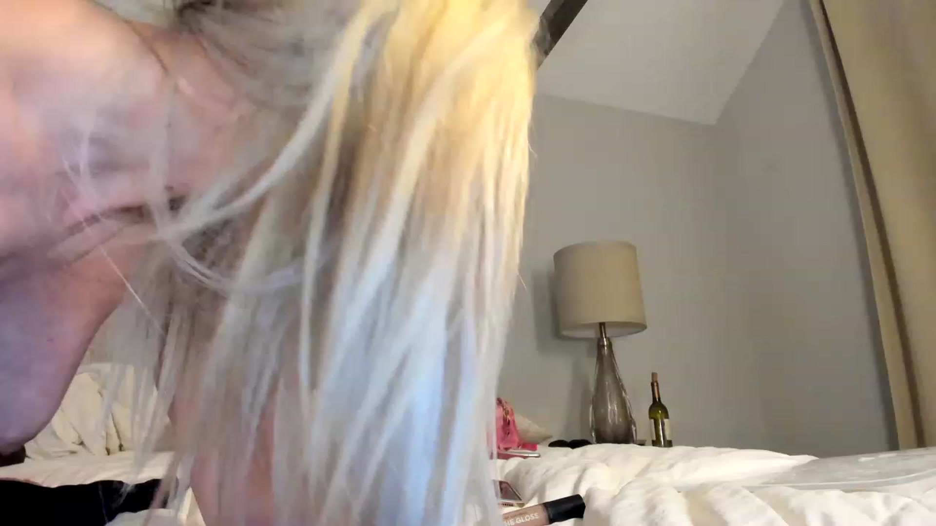 Gallery image thumbnail from Lorenlixx's myfreecams stream on, 11/27/2022, 08:46 image 17 of 20