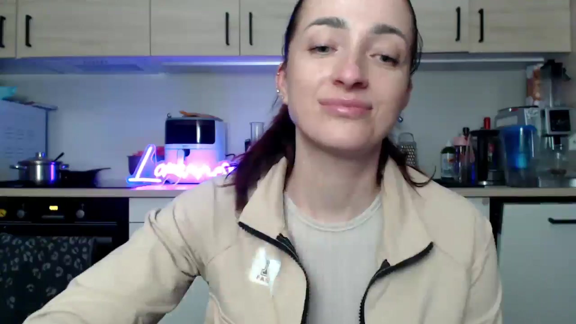 Gallery image thumbnail from LorenneGold's myfreecams stream on, 11/07/2025, 17:30 image 12 of 20