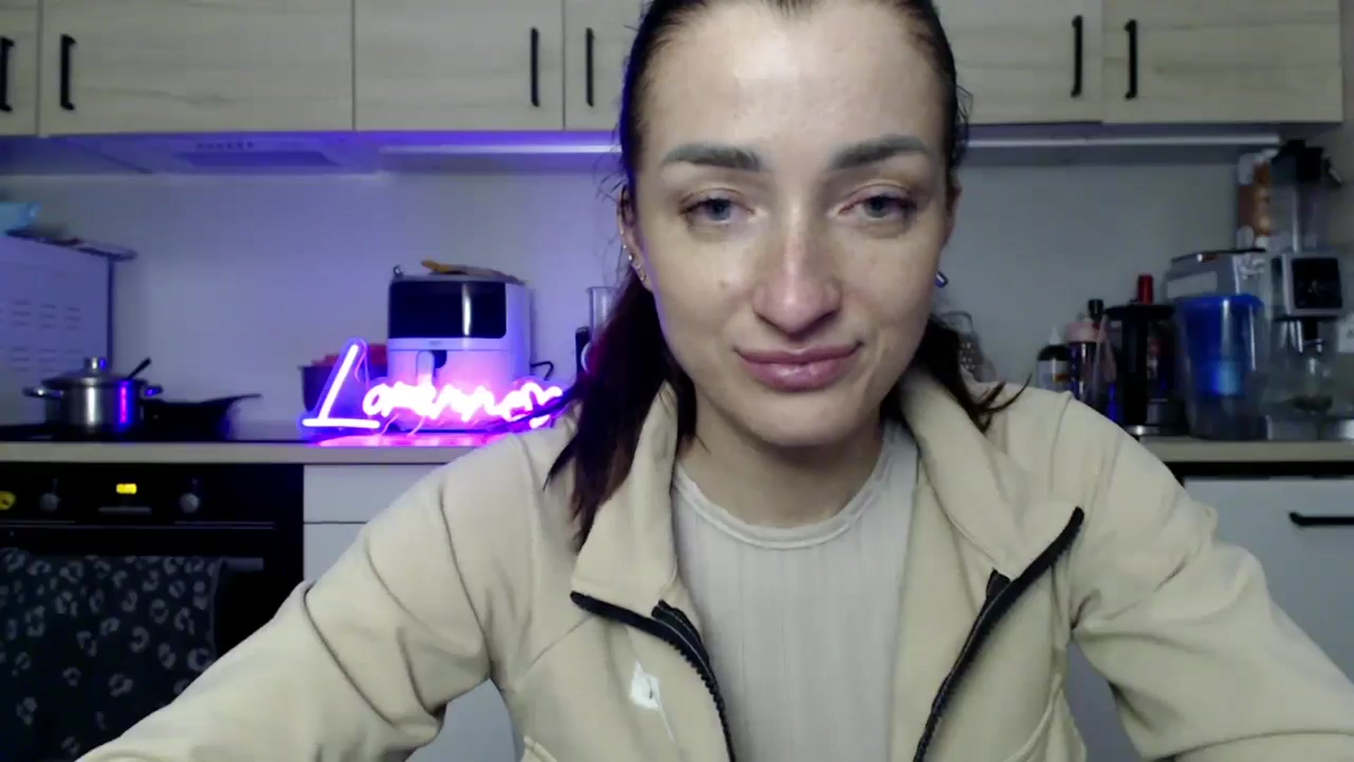 Gallery image thumbnail from LorenneGold's myfreecams stream on, 11/07/2025, 17:30 image 9 of 20