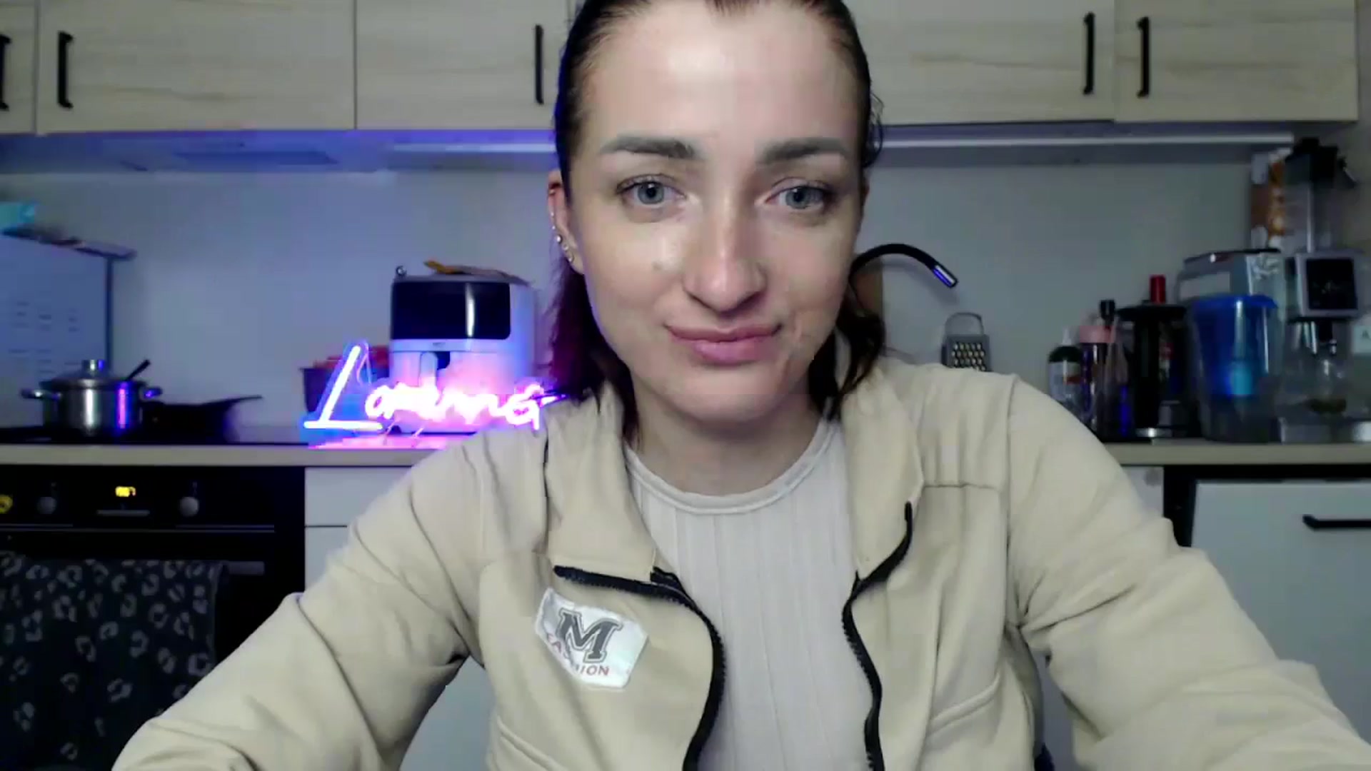 Gallery image thumbnail from LorenneGold's myfreecams stream on, 11/07/2025, 17:30 image 18 of 20
