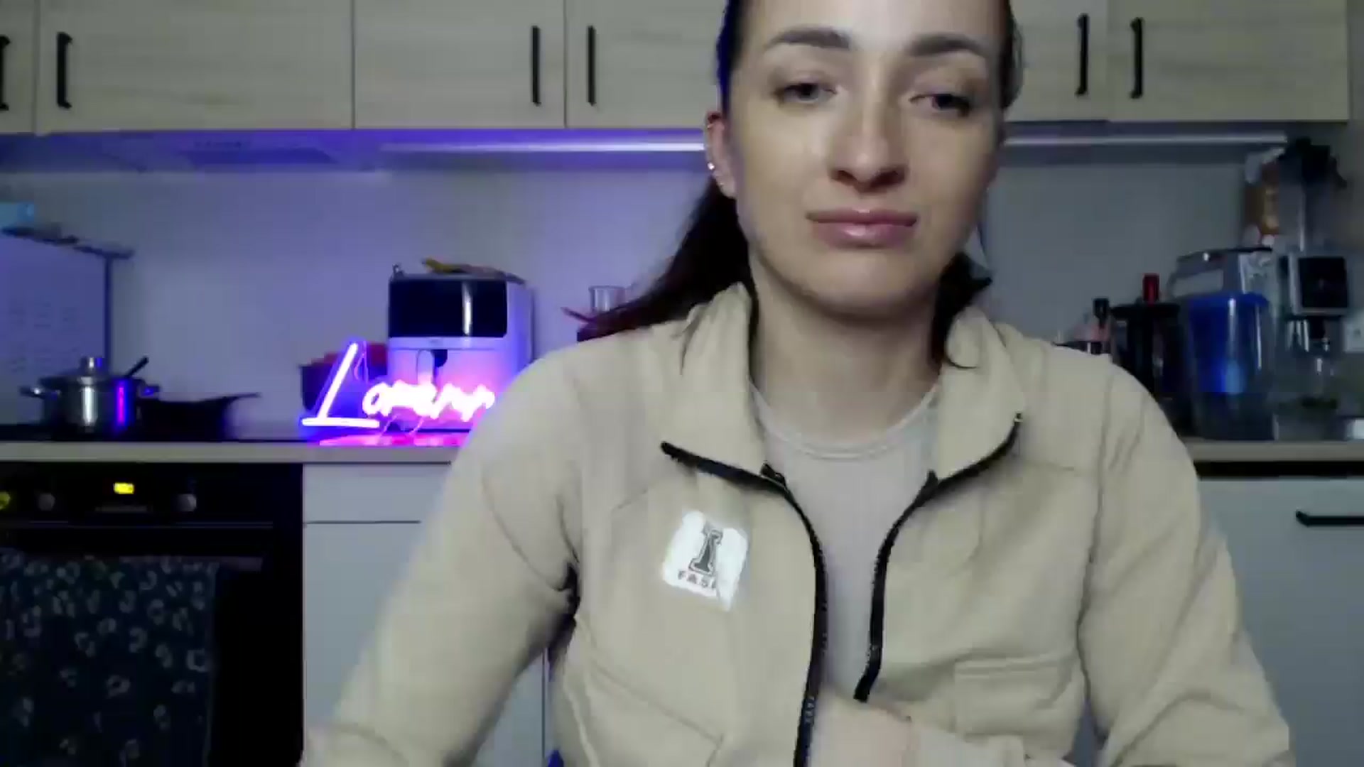 Gallery image thumbnail from LorenneGold's myfreecams stream on, 11/07/2025, 17:30 image 17 of 20