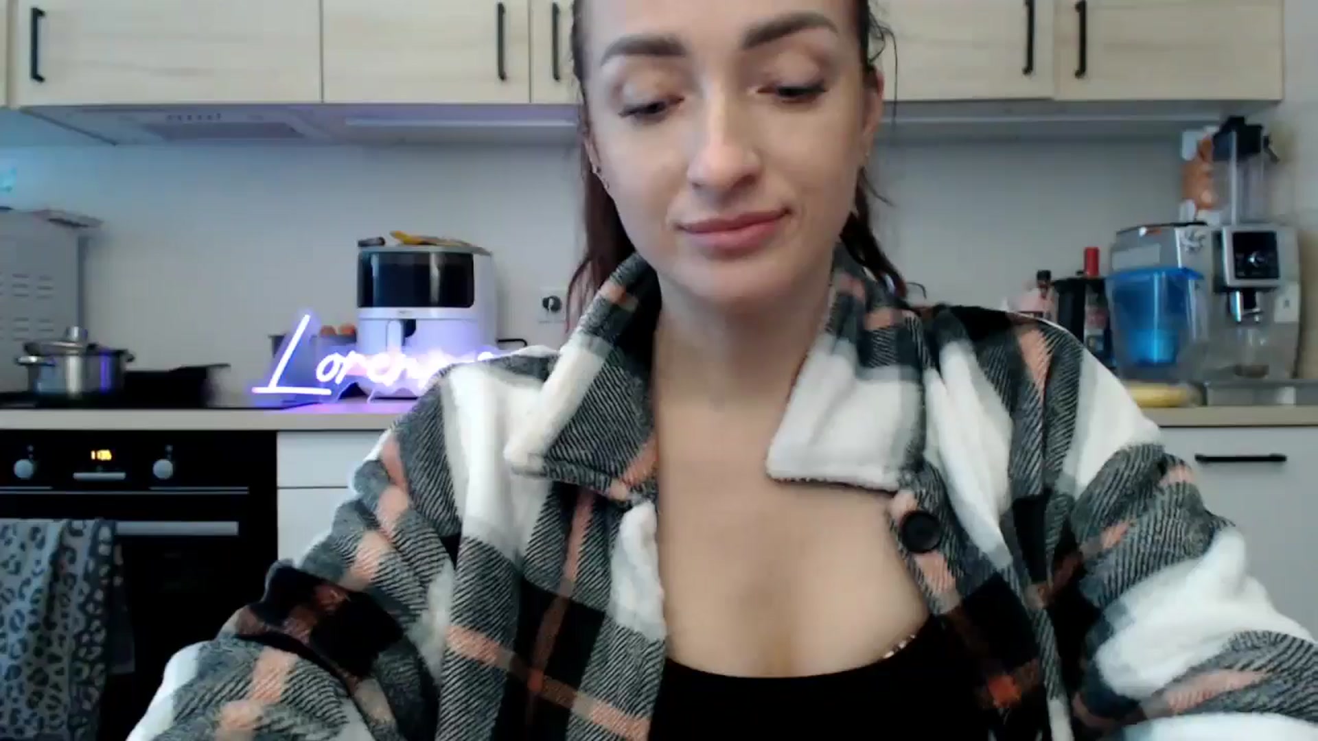 Gallery image thumbnail from LorenneGold's myfreecams stream on, 11/08/2025, 09:59 image 12 of 20