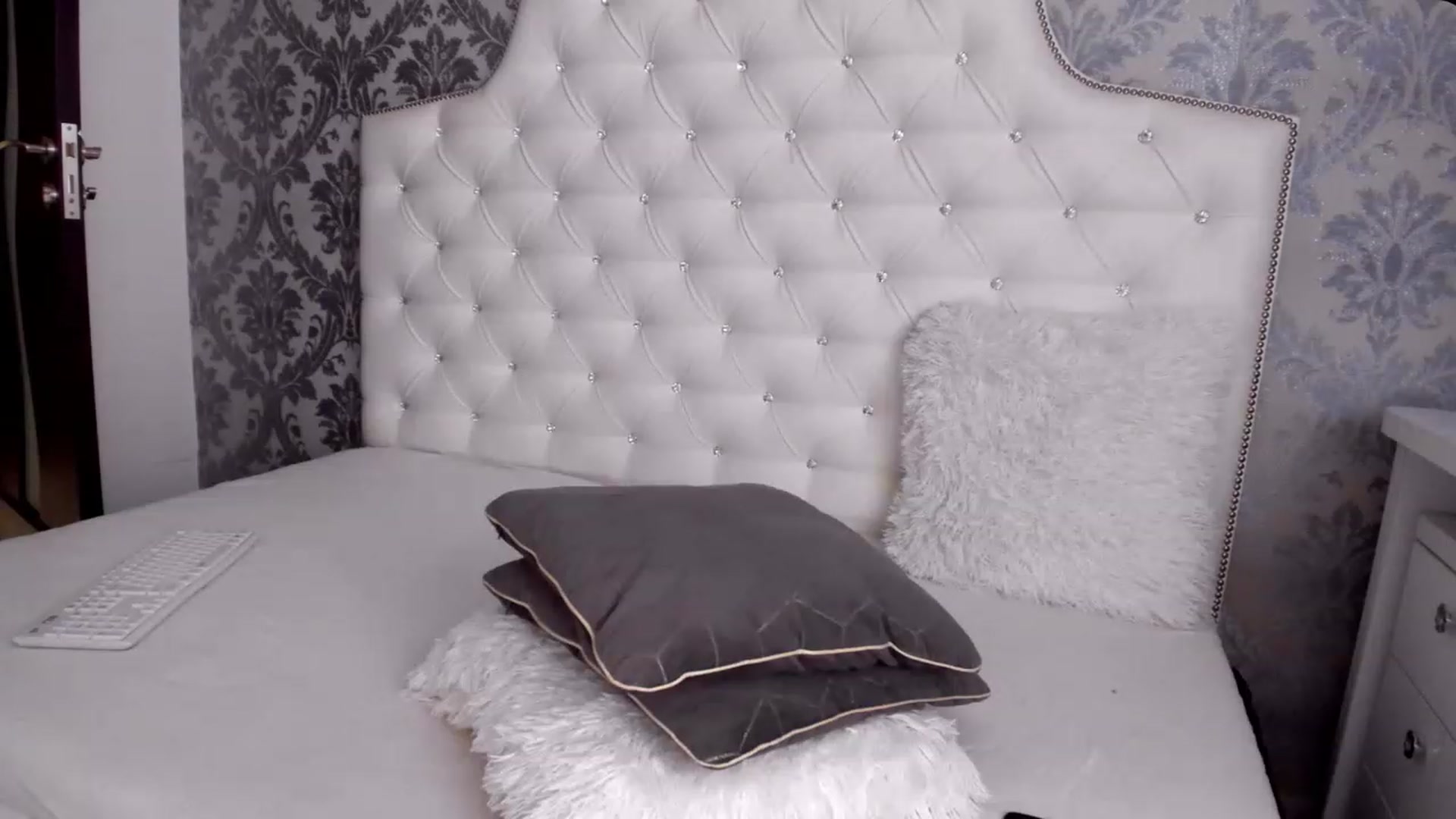 Gallery image thumbnail from Lorett20's myfreecams stream on, 05/31/2023, 23:31 image 19 of 20