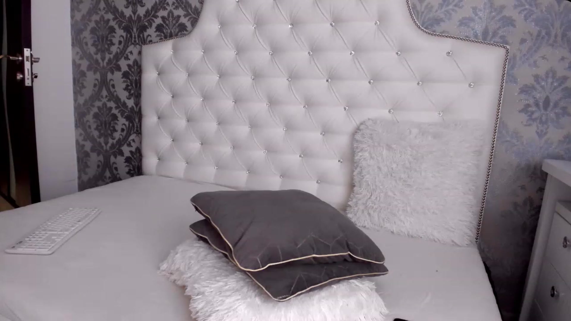 Gallery image thumbnail from Lorett20's myfreecams stream on, 05/31/2023, 23:31 image 17 of 20