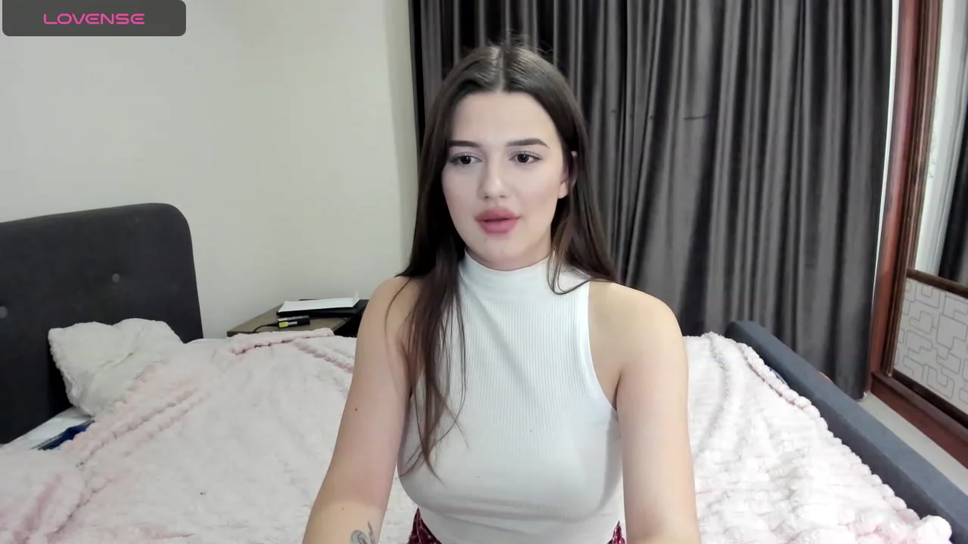 Gallery image thumbnail from LorettaMiller's myfreecams stream on, 11/10/2023, 17:06 image 9 of 20
