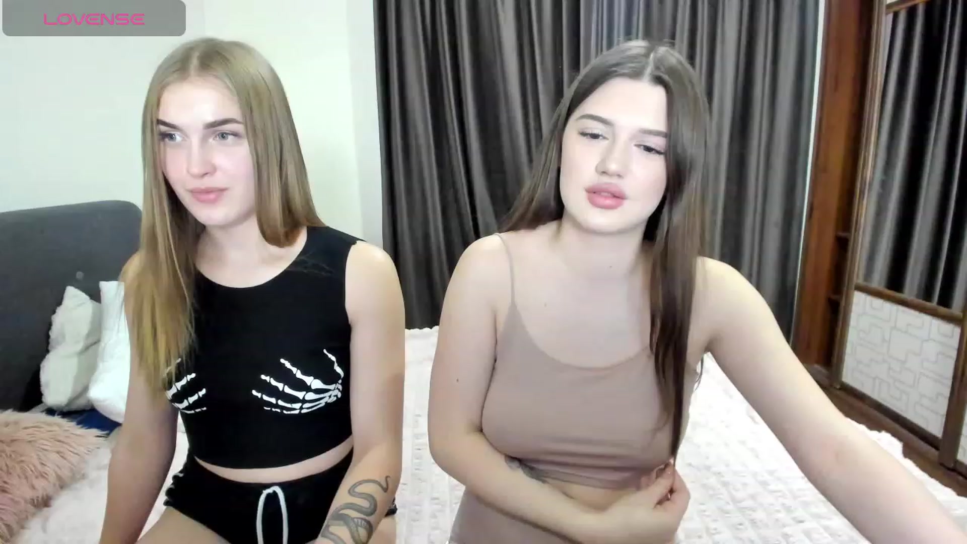 Gallery image thumbnail from LorettaMiller's myfreecams stream on, 11/23/2023, 15:21 image 3 of 20
