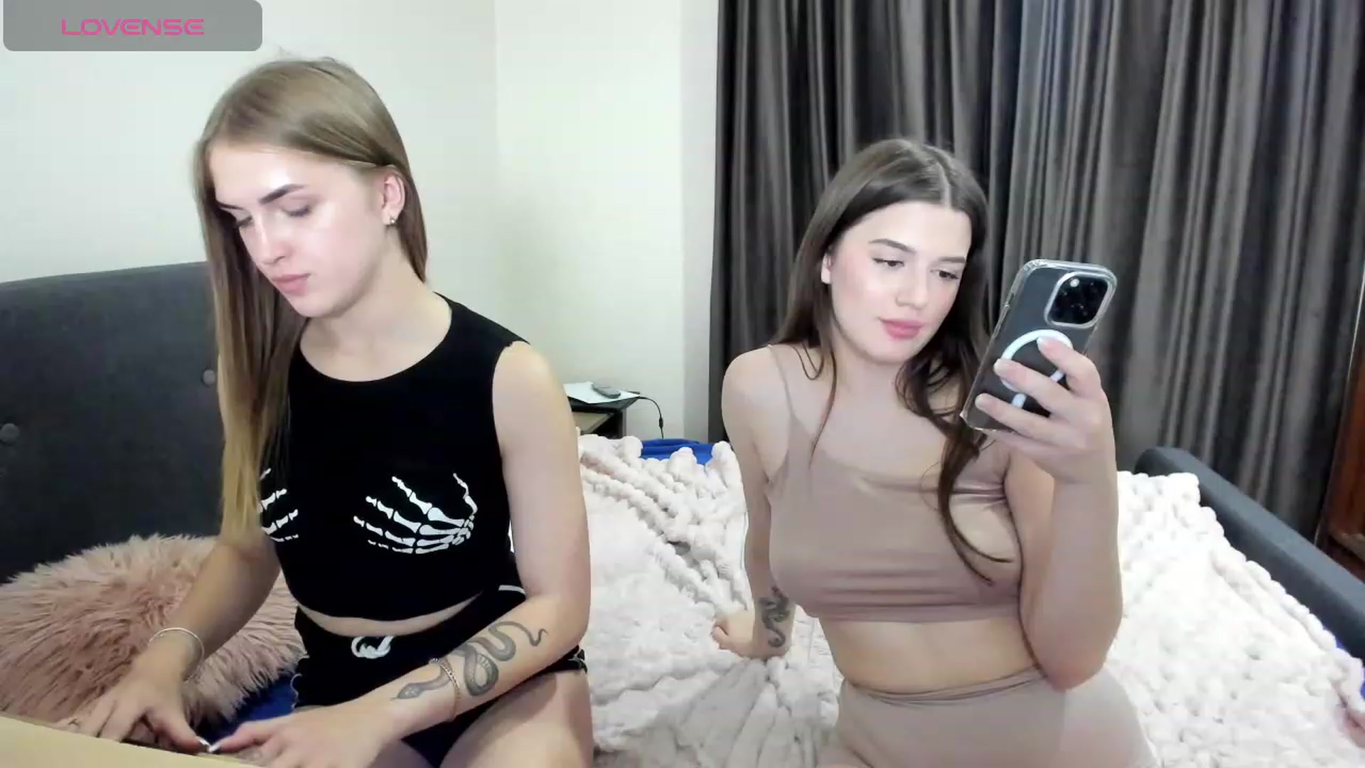 Gallery image thumbnail from LorettaMiller's myfreecams stream on, 11/23/2023, 17:00 image 11 of 20