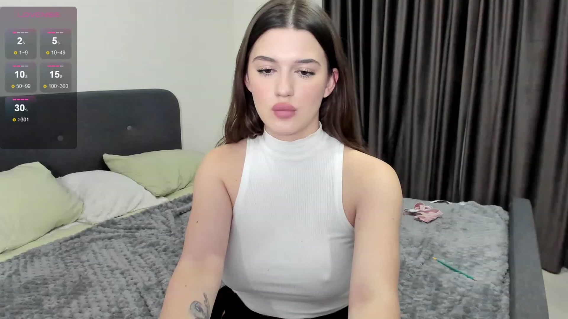 Gallery image thumbnail from LorettaMiller's myfreecams stream on, 12/08/2023, 17:32 image 9 of 20