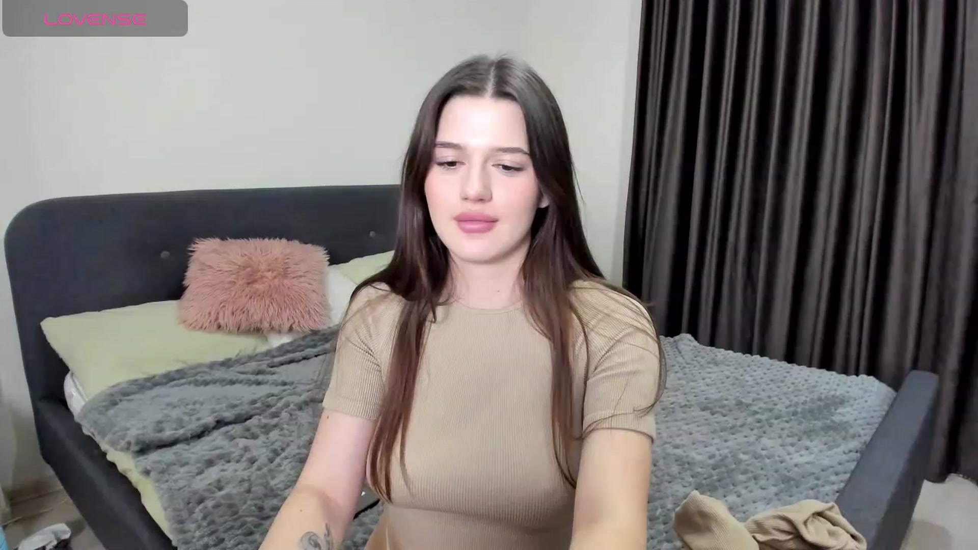 Gallery image thumbnail from LorettaMiller's myfreecams stream on, 12/18/2023, 24:34 image 14 of 20