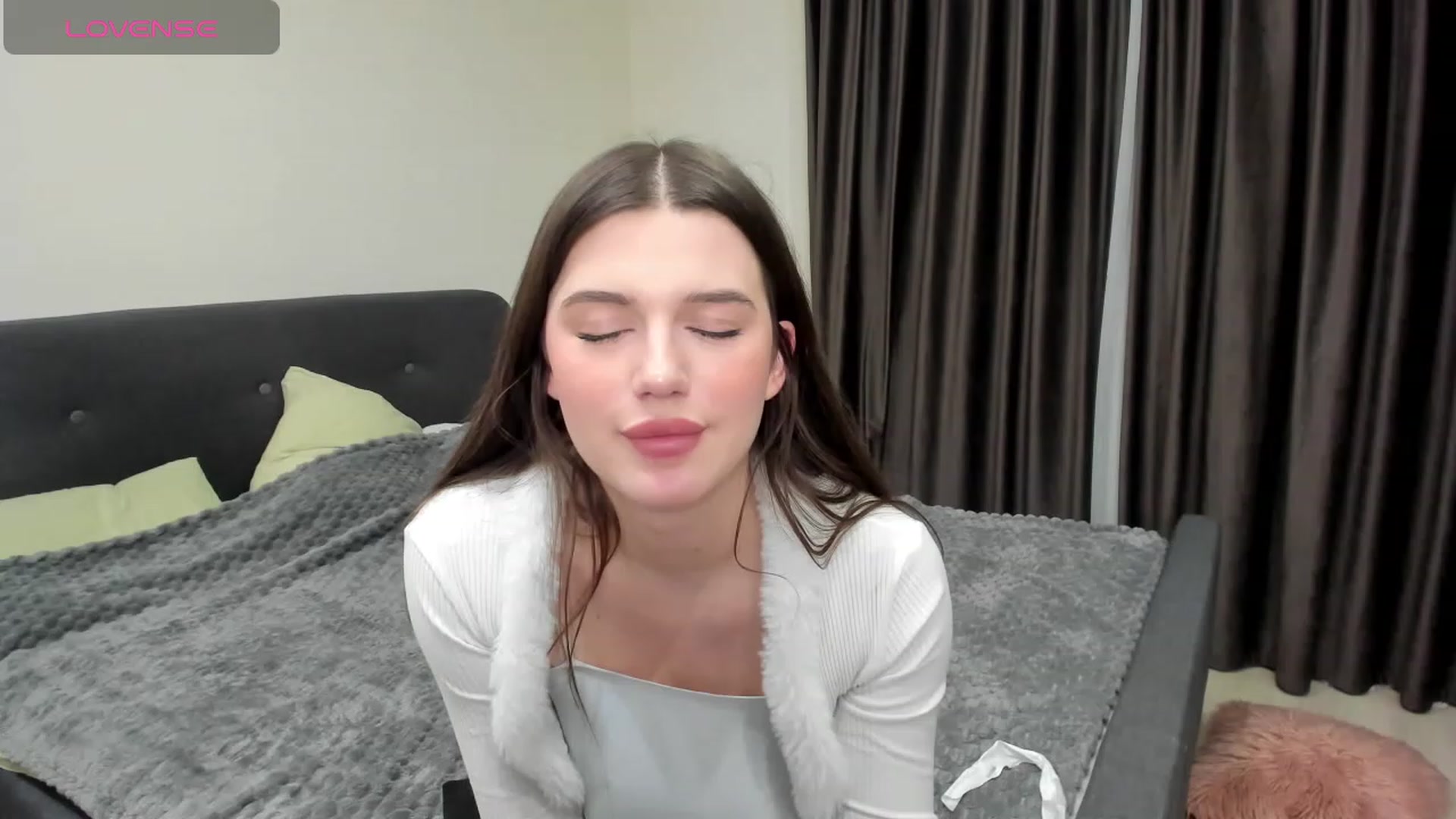 Gallery image thumbnail from LorettaMiller's myfreecams stream on, 12/27/2023, 20:20 image 14 of 20