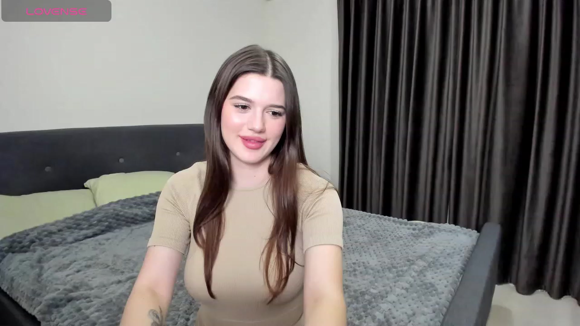 Gallery image thumbnail from LorettaMiller's myfreecams stream on, 01/03/2024, 20:15 image 5 of 20