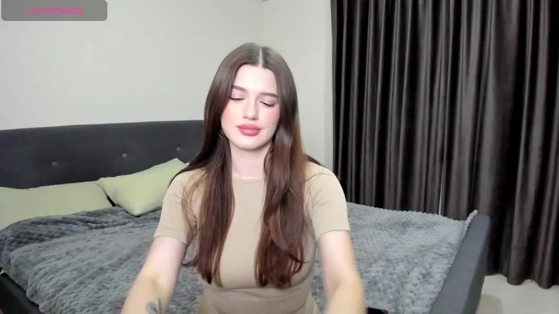 Gallery image thumbnail from LorettaMiller's myfreecams stream on, 01/04/2024, 15:51 image 8 of 20