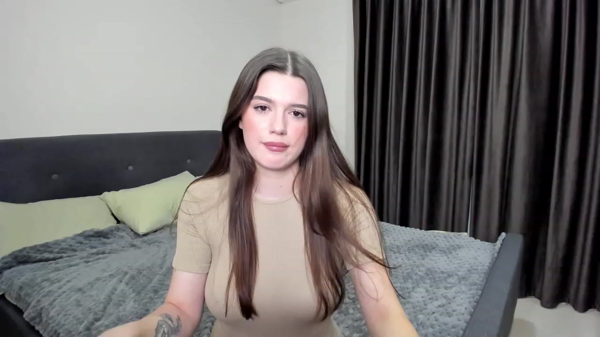 Gallery image thumbnail from LorettaMiller's myfreecams stream on, 01/04/2024, 17:52 image 15 of 20