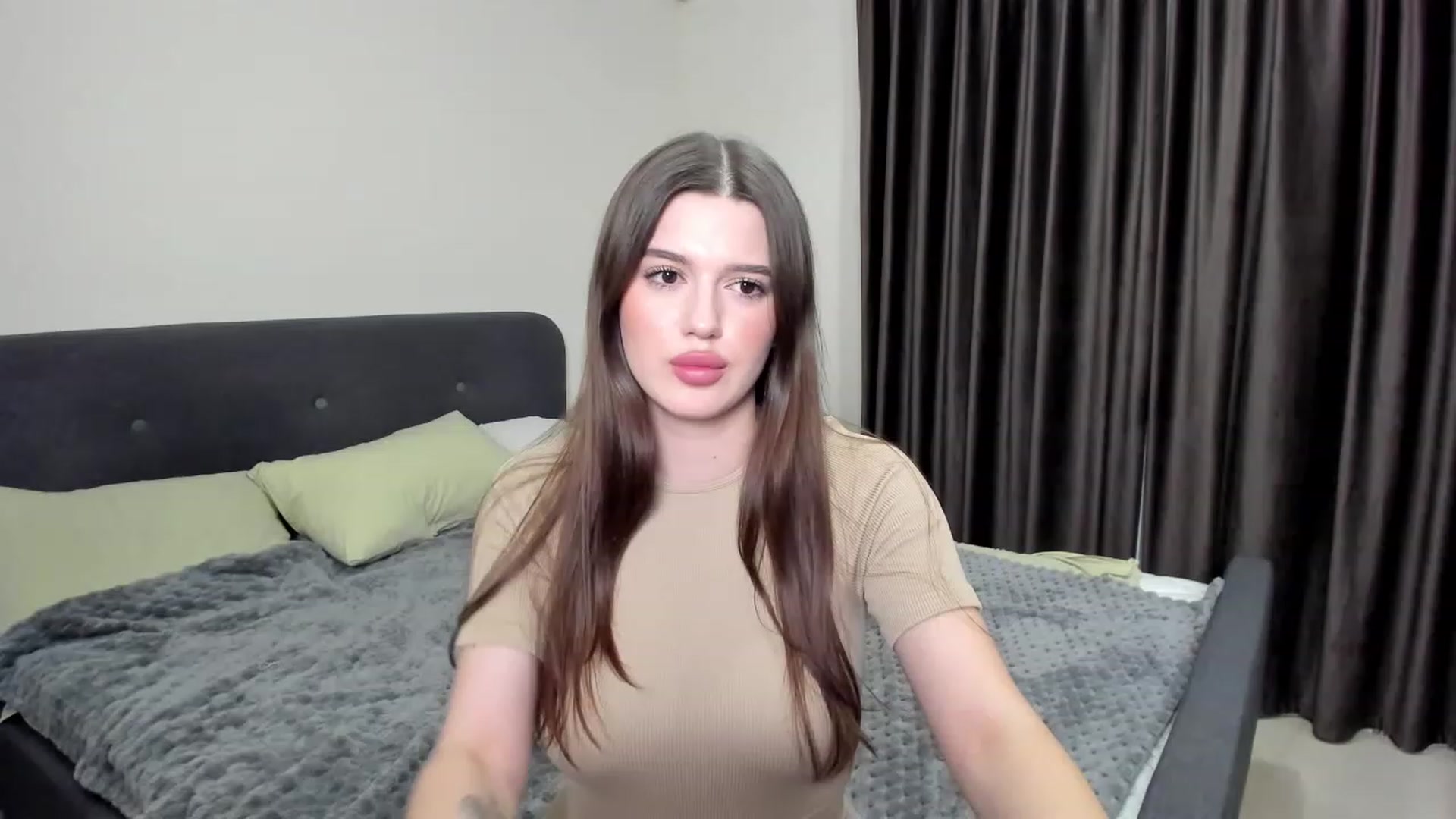 Gallery image thumbnail from LorettaMiller's myfreecams stream on, 01/04/2024, 20:30 image 16 of 20