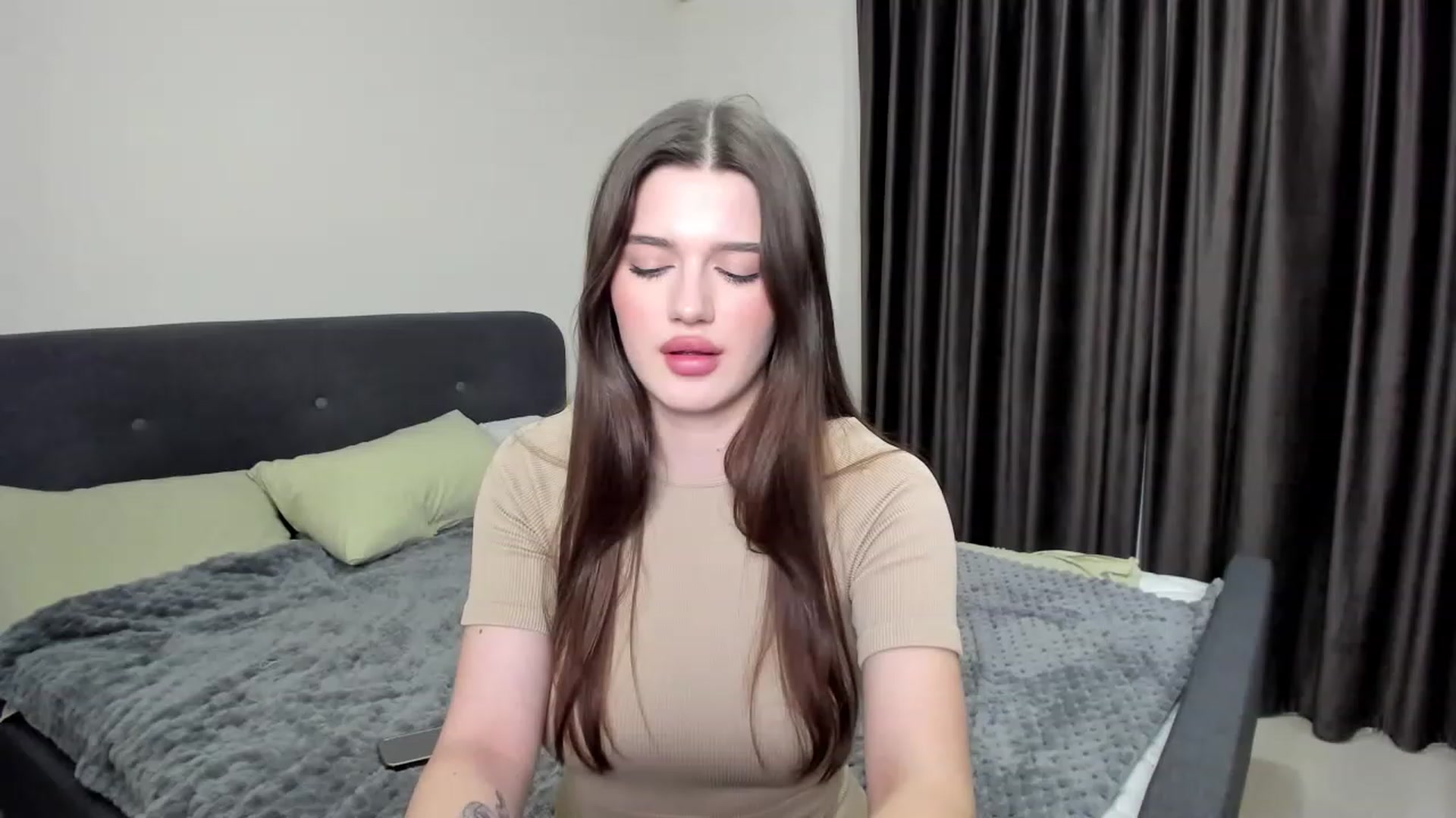 Gallery image thumbnail from LorettaMiller's myfreecams stream on, 01/04/2024, 20:30 image 19 of 20