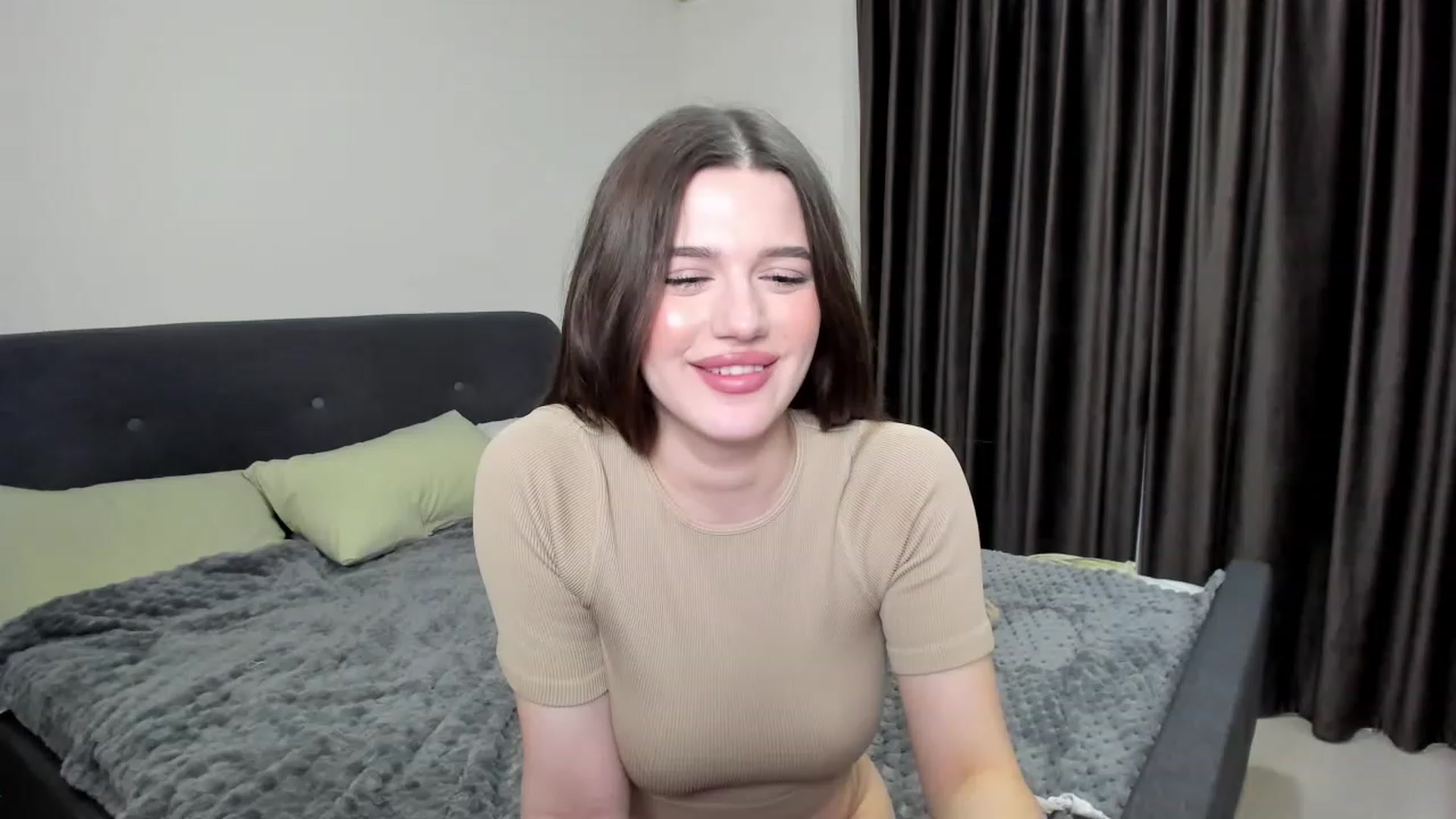 Gallery image thumbnail from LorettaMiller's myfreecams stream on, 01/04/2024, 20:30 image 5 of 20