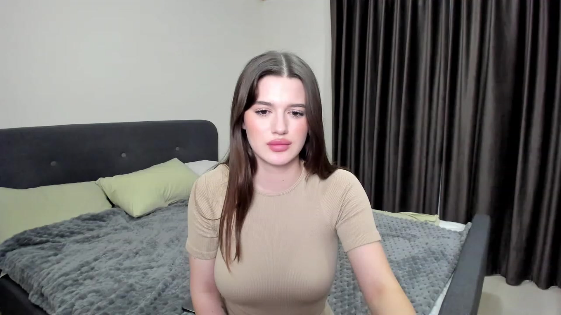 Gallery image thumbnail from LorettaMiller's myfreecams stream on, 01/04/2024, 20:30 image 17 of 20