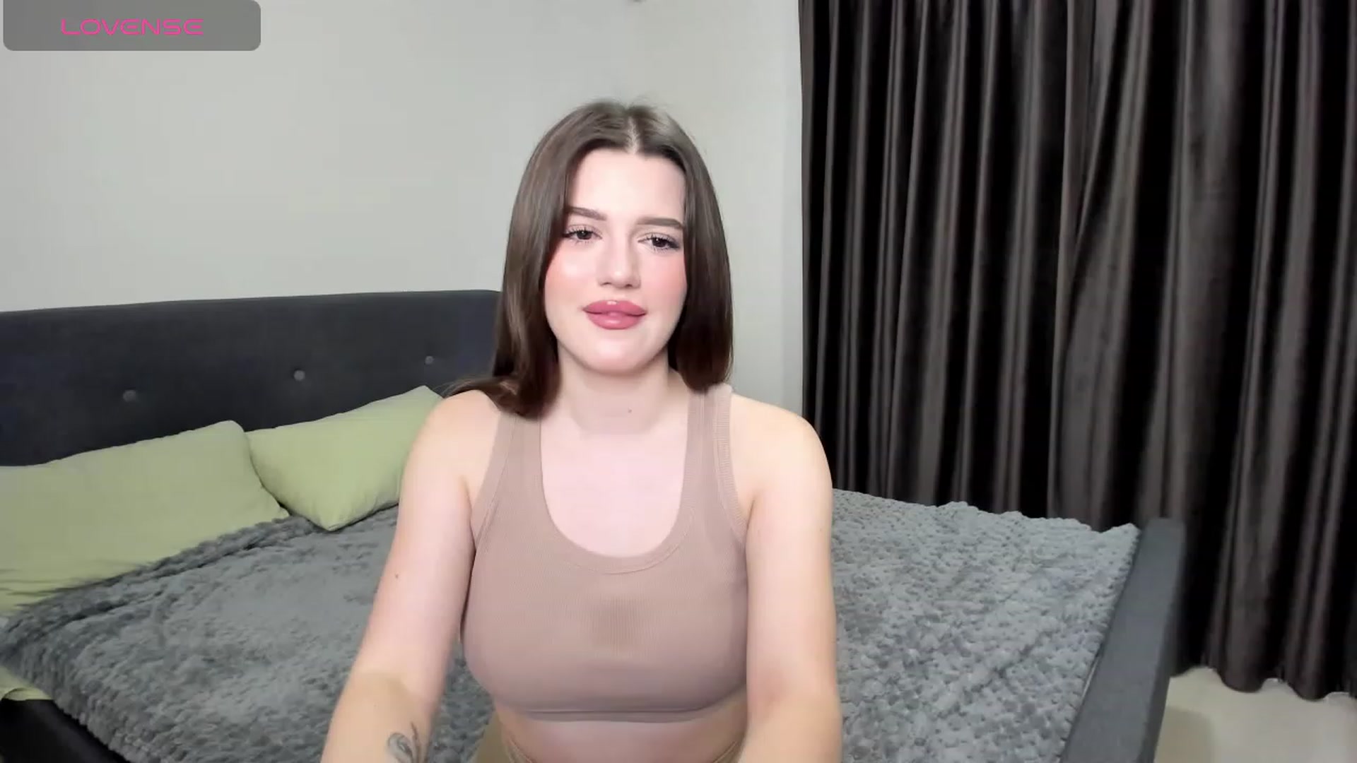 Gallery image thumbnail from LorettaMiller's myfreecams stream on, 01/06/2024, 08:02 image 4 of 20