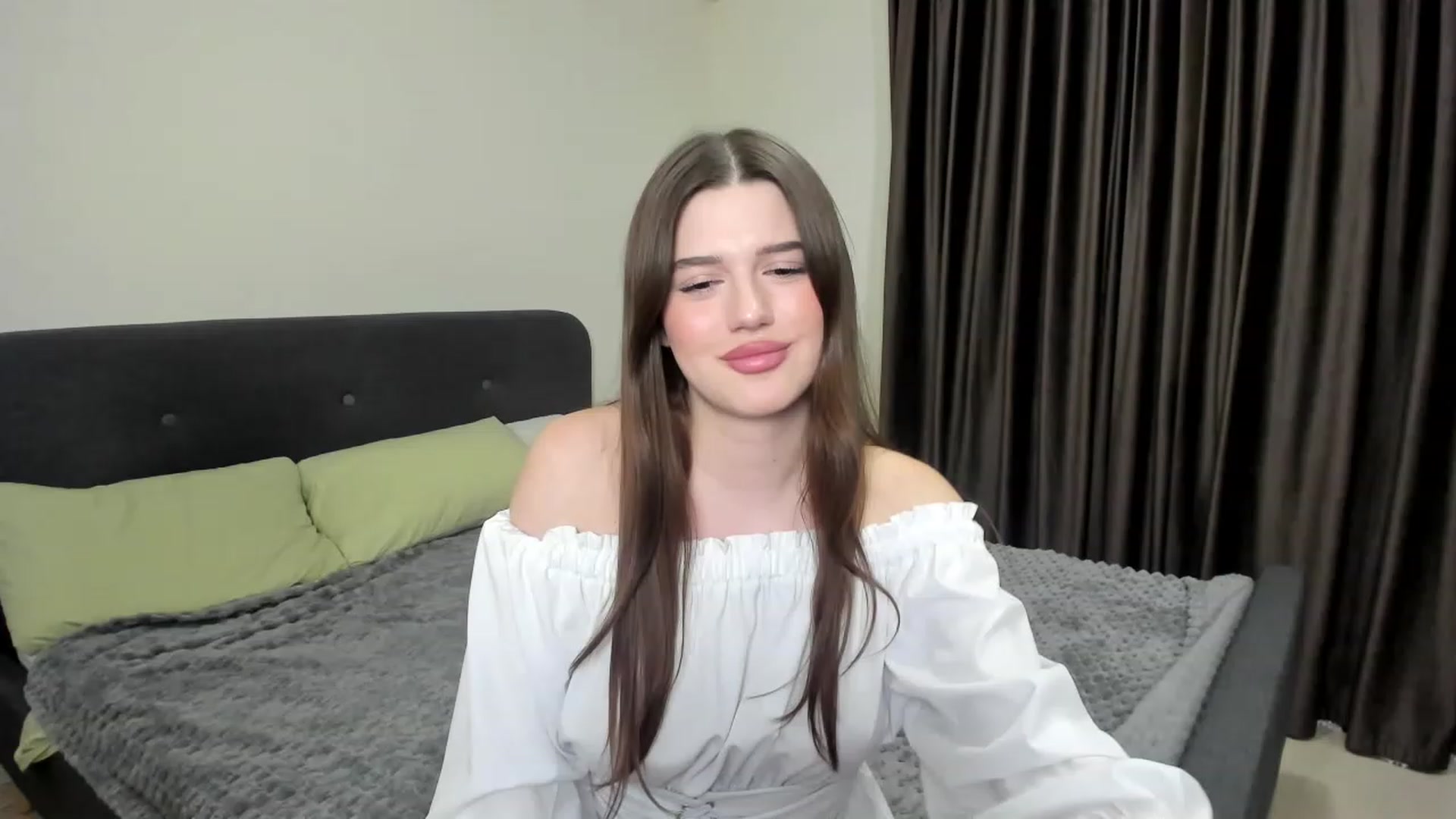 Gallery image thumbnail from LorettaMiller's myfreecams stream on, 01/07/2024, 21:33 image 2 of 20