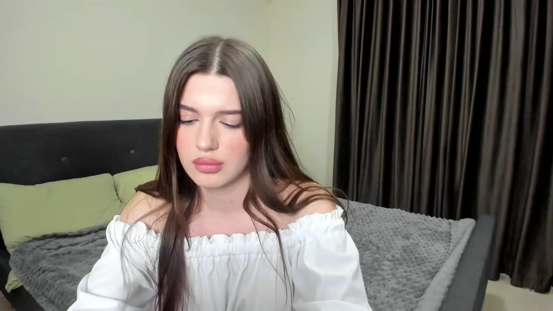 Gallery image thumbnail from LorettaMiller's myfreecams stream on, 01/07/2024, 21:33 image 9 of 20