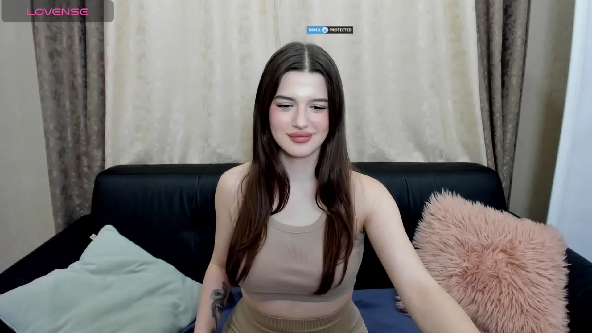 Gallery image thumbnail from LorettaMiller's myfreecams stream on, 01/15/2024, 22:15 image 13 of 20