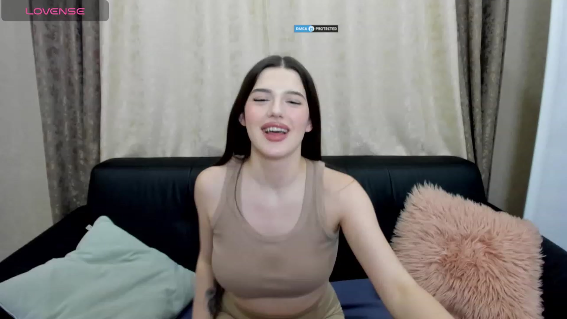 Gallery image thumbnail from LorettaMiller's myfreecams stream on, 01/15/2024, 22:15 image 18 of 20
