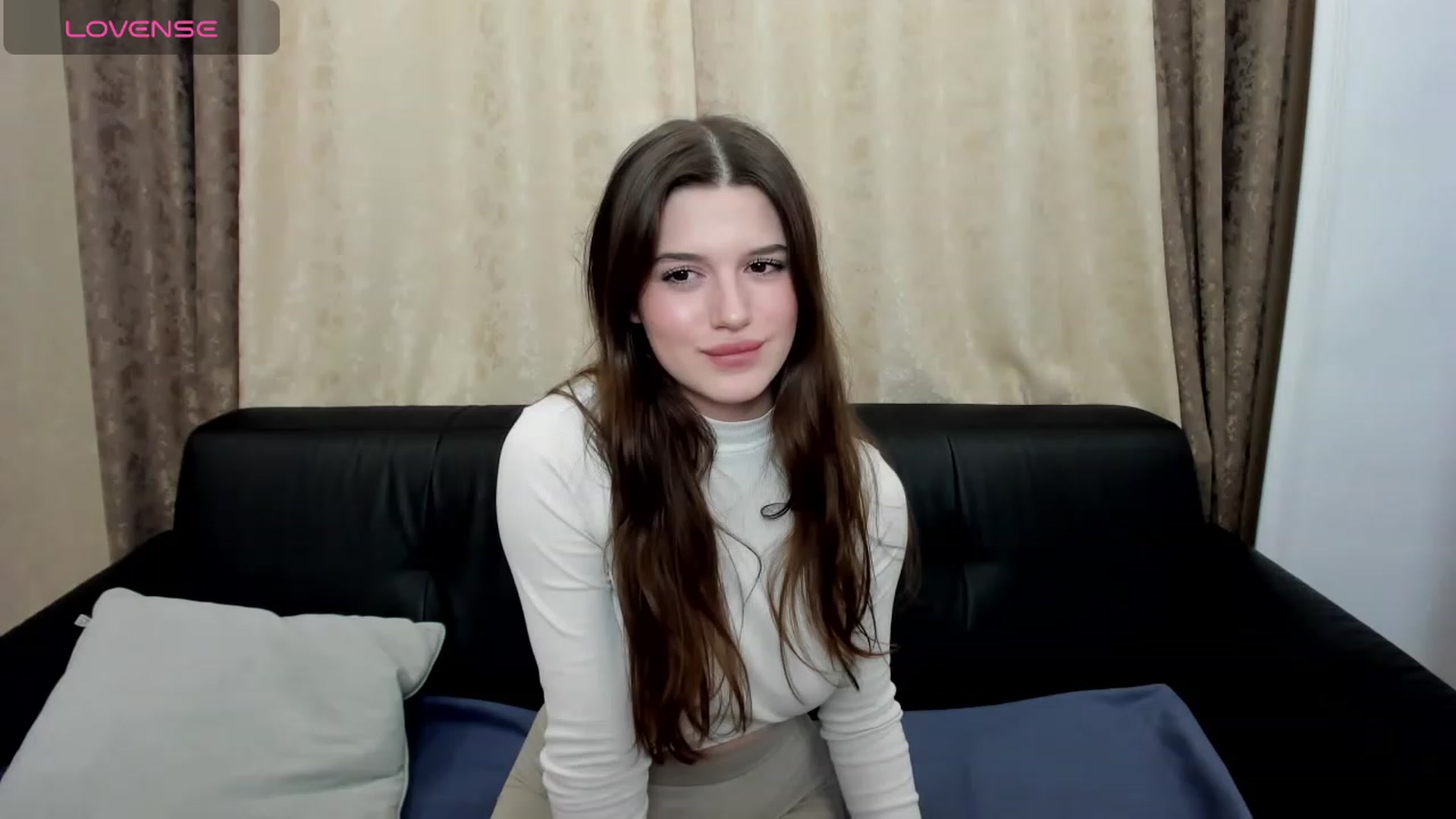 Gallery image thumbnail from LorettaMiller's myfreecams stream on, 01/18/2024, 22:43 image 5 of 20