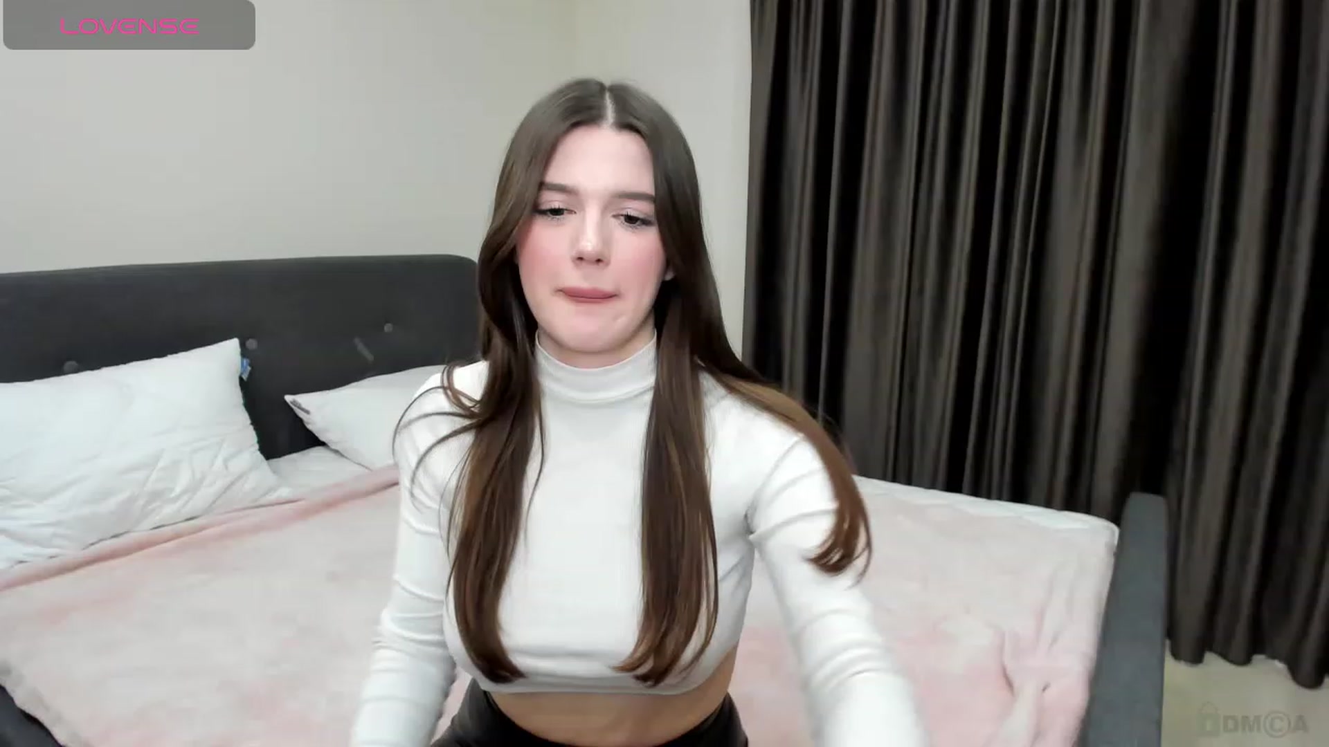 Gallery image thumbnail from LorettaMiller's myfreecams stream on, 01/22/2024, 22:40 image 4 of 20